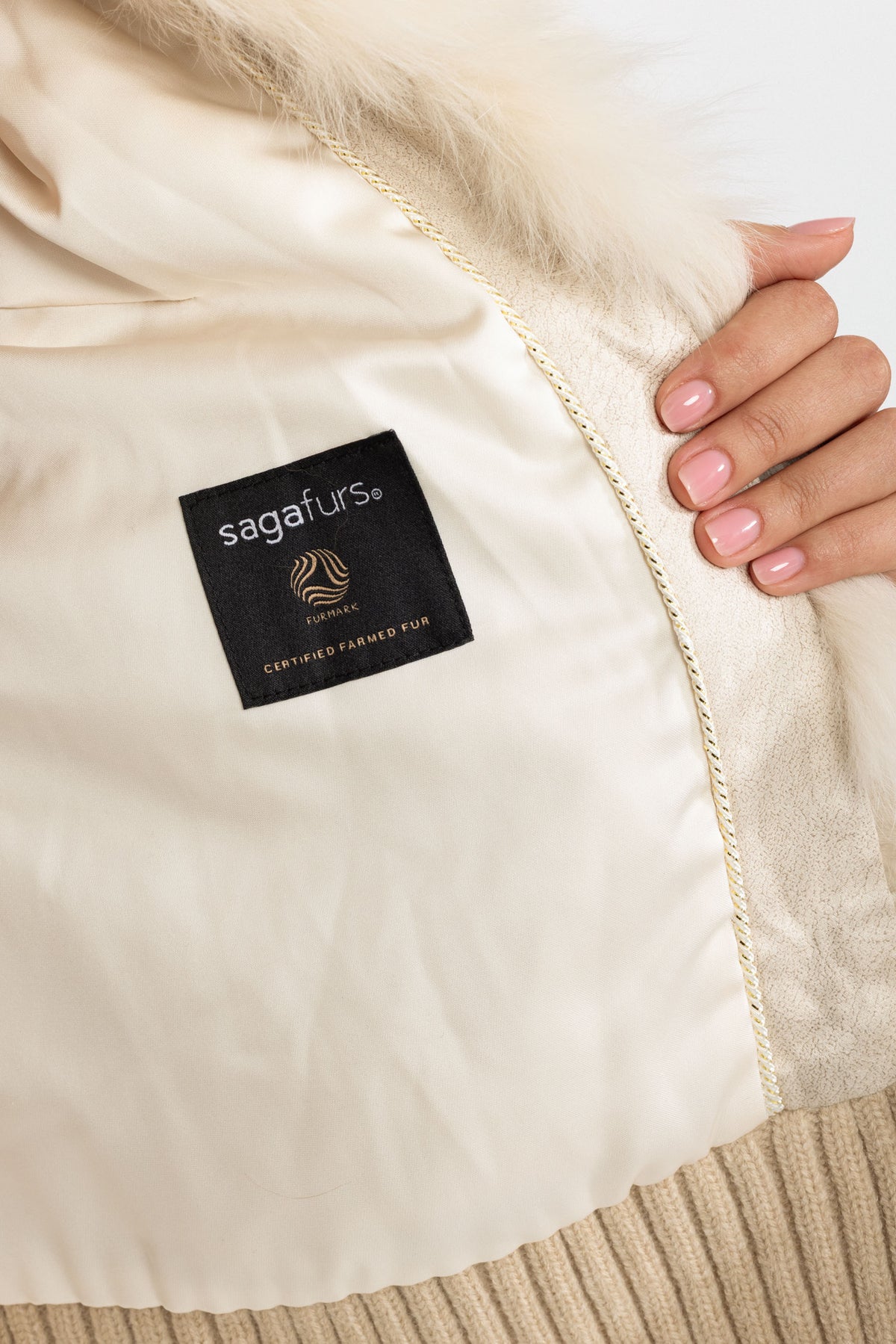 Veste en fourrure de renard tricotée à manches en maille côtelée - Beige