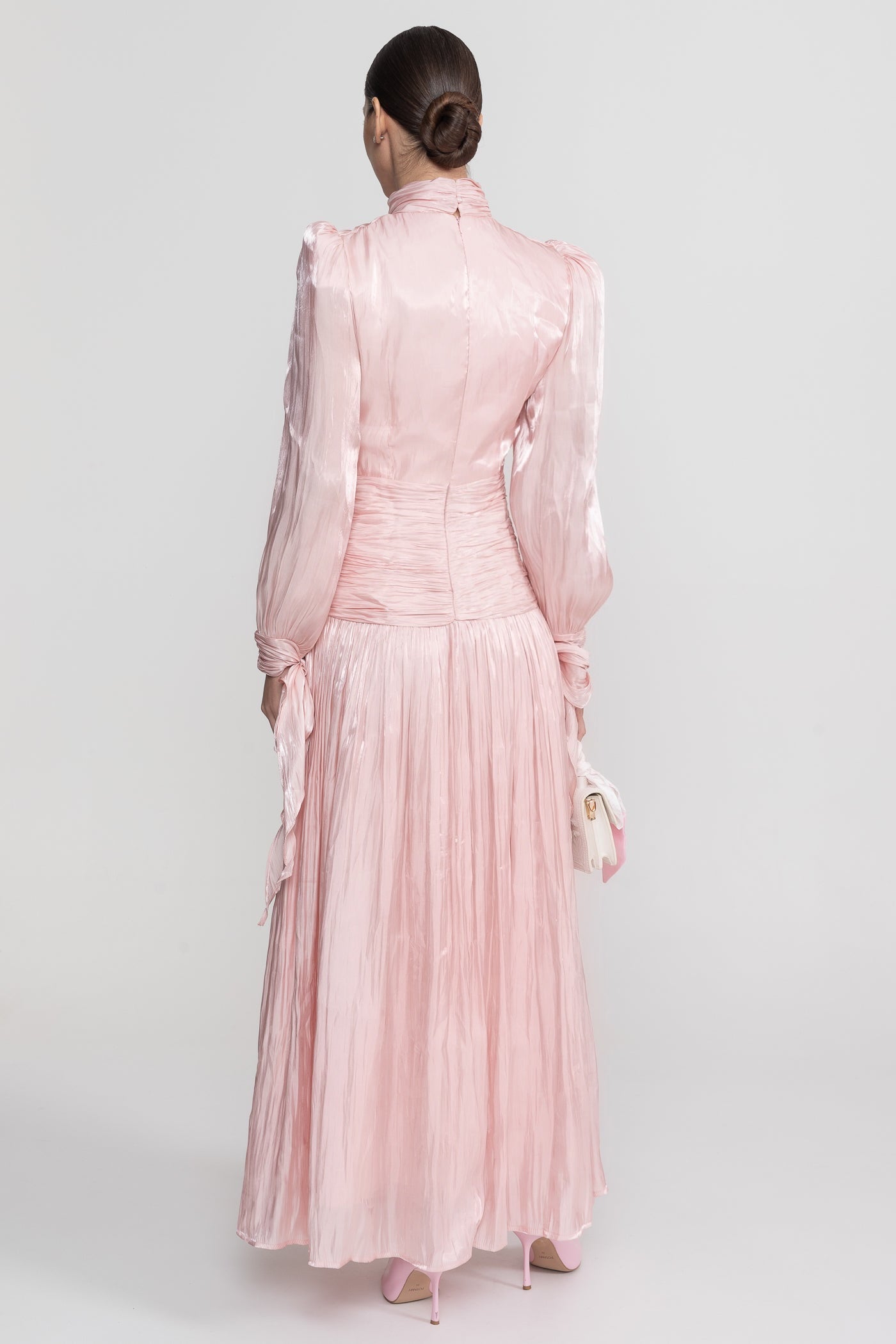 Robe longue à manches longues froncées avec jupe plissée - Blush Pink