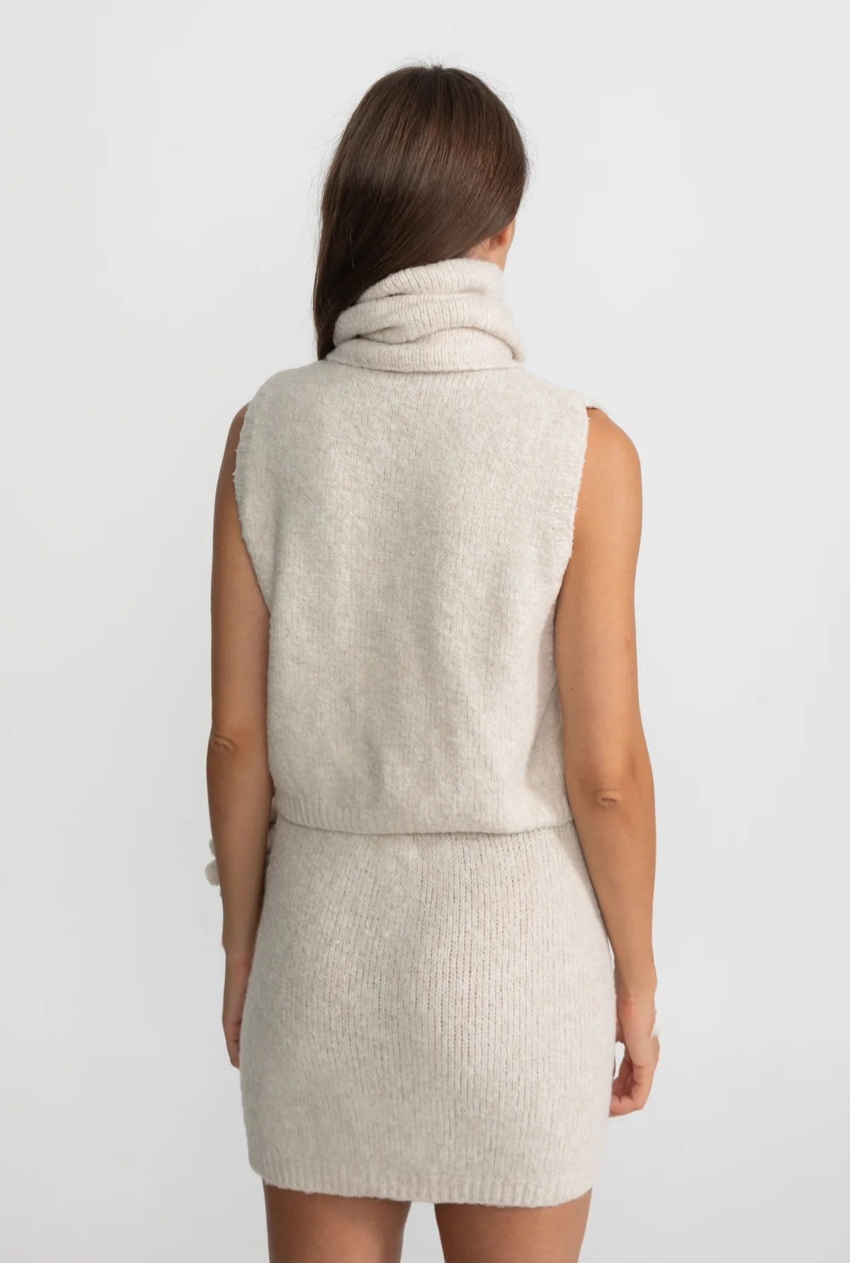 Ensemble tricoté trois pièces avec détails volumineux sculpturaux - Beige