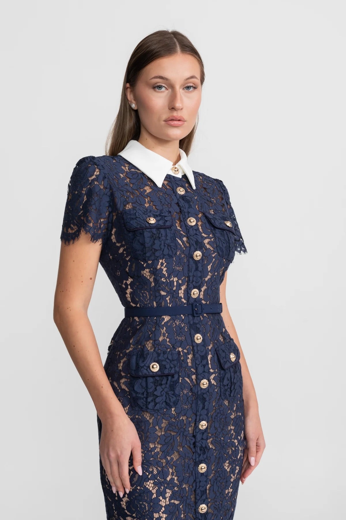 Robe Midi en Dentelle Florale avec Col Tailleur et Taille Ceinturée - Bleu Marine