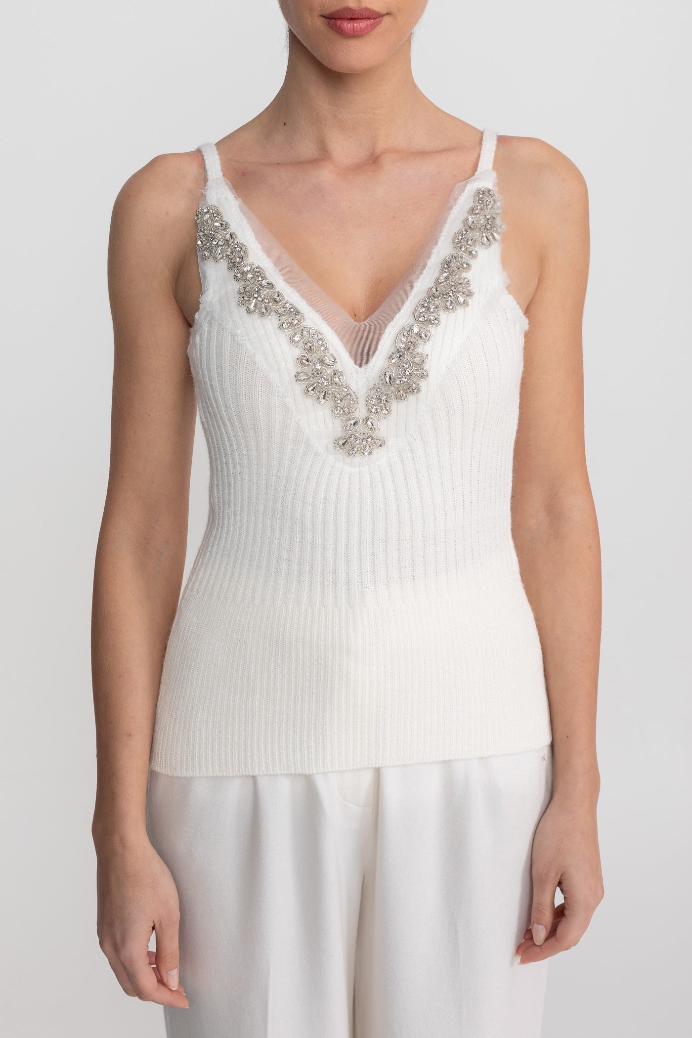 Ensemble en maille deux pièces avec ornements en cristal et poignets bordés - Blanc