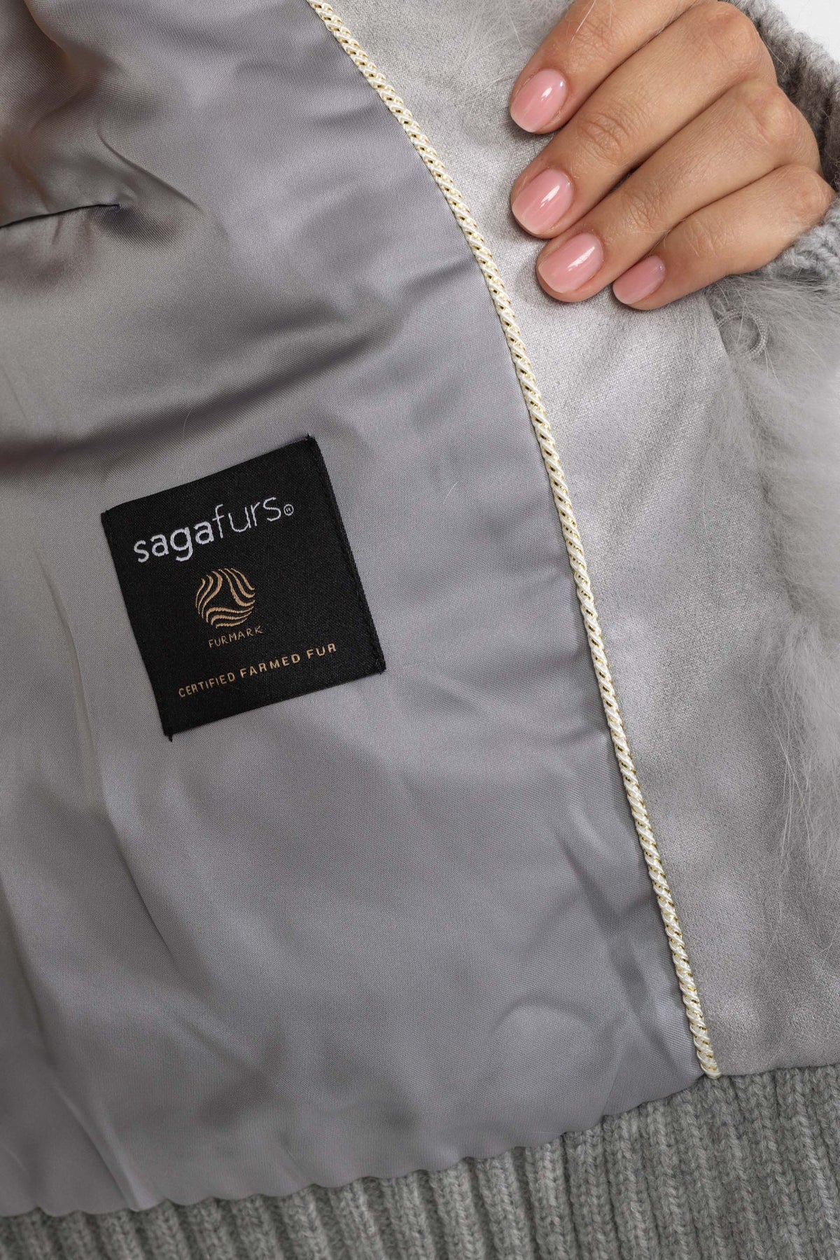 Veste en fourrure de renard tricotée avec manches en maille côtelée - Gris