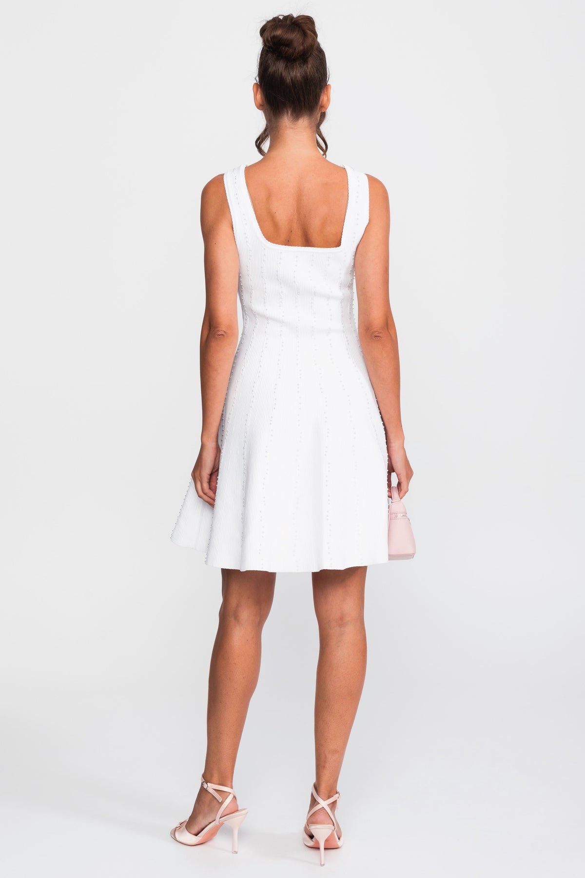 Robe courte côtelée à col carré ornée de perles - Blanc