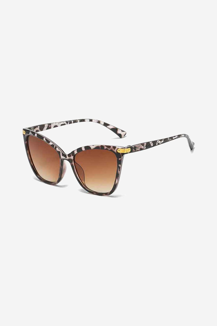 Cat-Eye Sunglasses with Textured Temples and Gold Accents – Tortoise