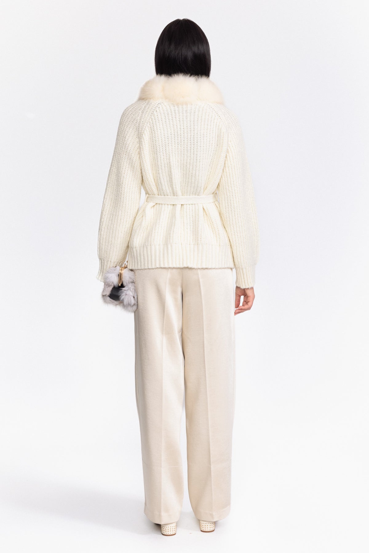 Cardigan ceinturé en grosse maille à col en fourrure de renard - blanc cassé