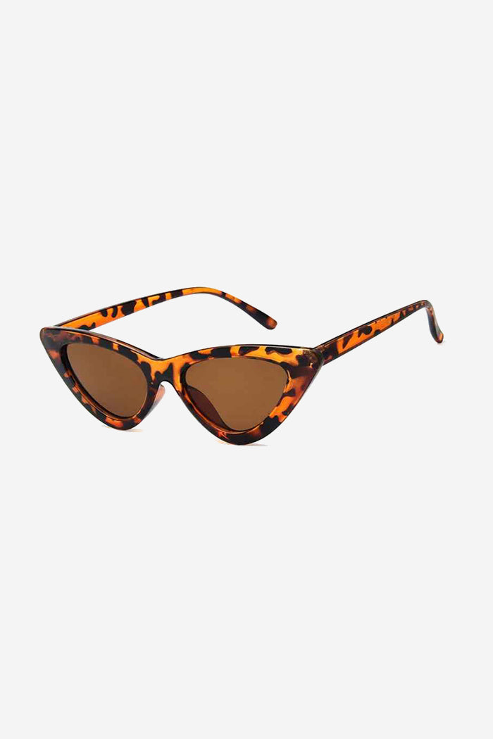 Sharp Cat-Eye Sunglasses with Sleek Frame Design – Tortoise