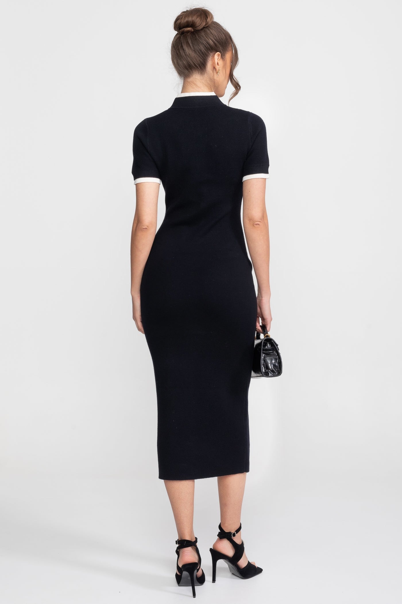 Robe midi en maille côtelée avec bordure contrastante et poches décoratives - Noir