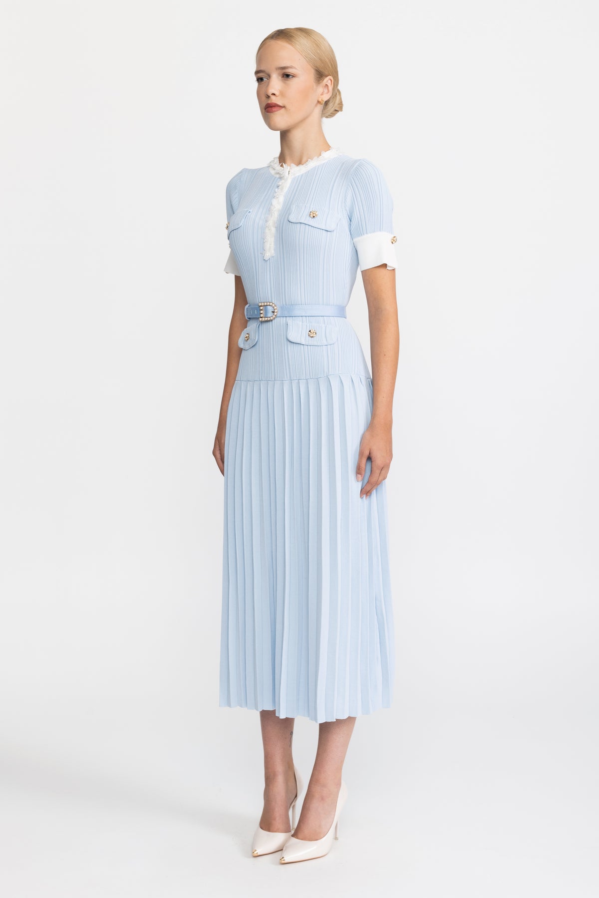 Robe midi en maille plissée à finitions volantées - bleu clair