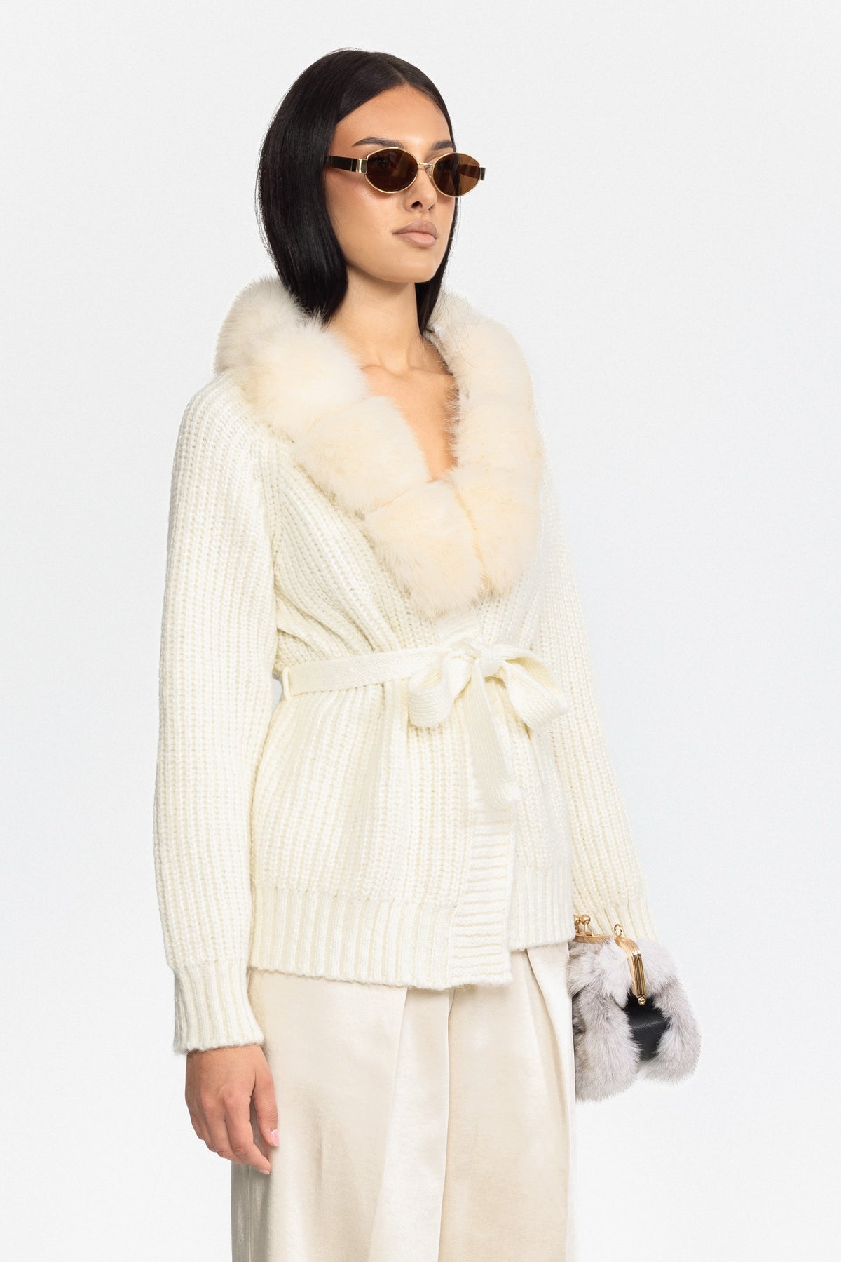 Cardigan ceinturé en grosse maille à col en fourrure de renard - blanc cassé