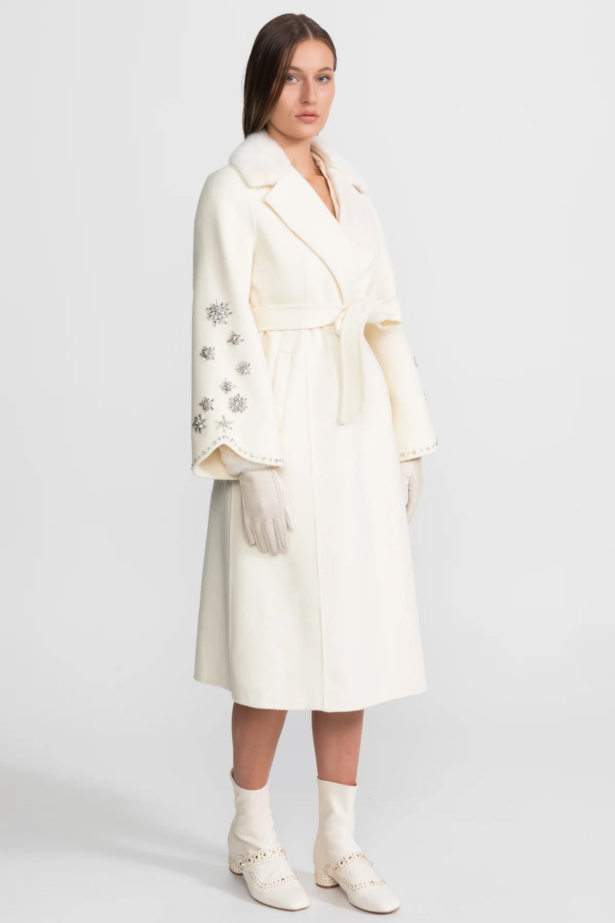 Manteau en laine orné avec col en fourrure de renard – Ivoire