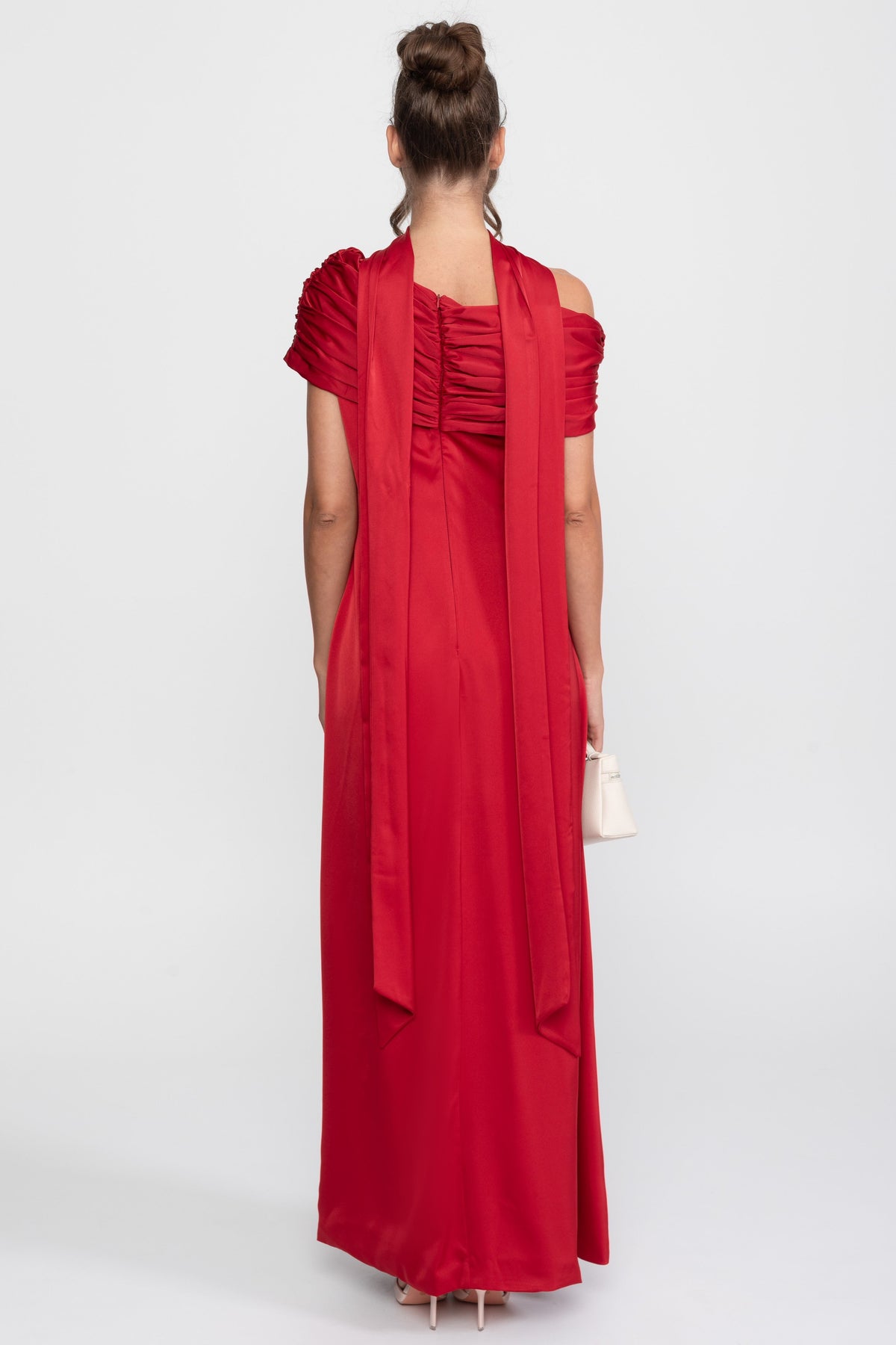 Robe en satin drapée à une épaule avec effet cache-cœur froncé - Rouge