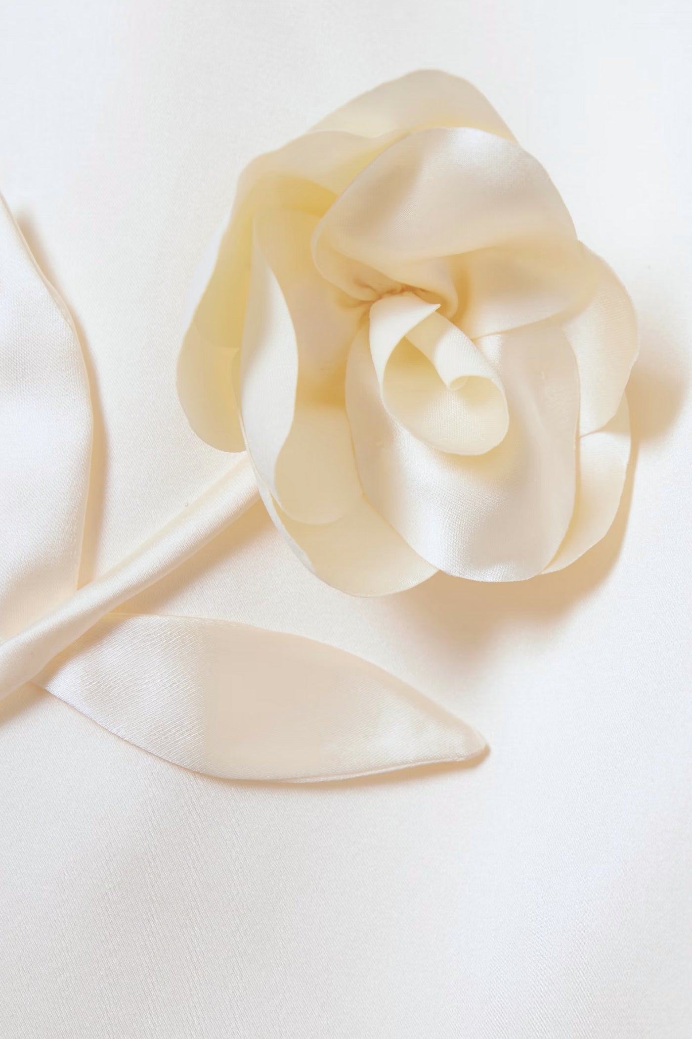 Taffeta Pencil Skirt with Bow and Floral Details - Ivoire