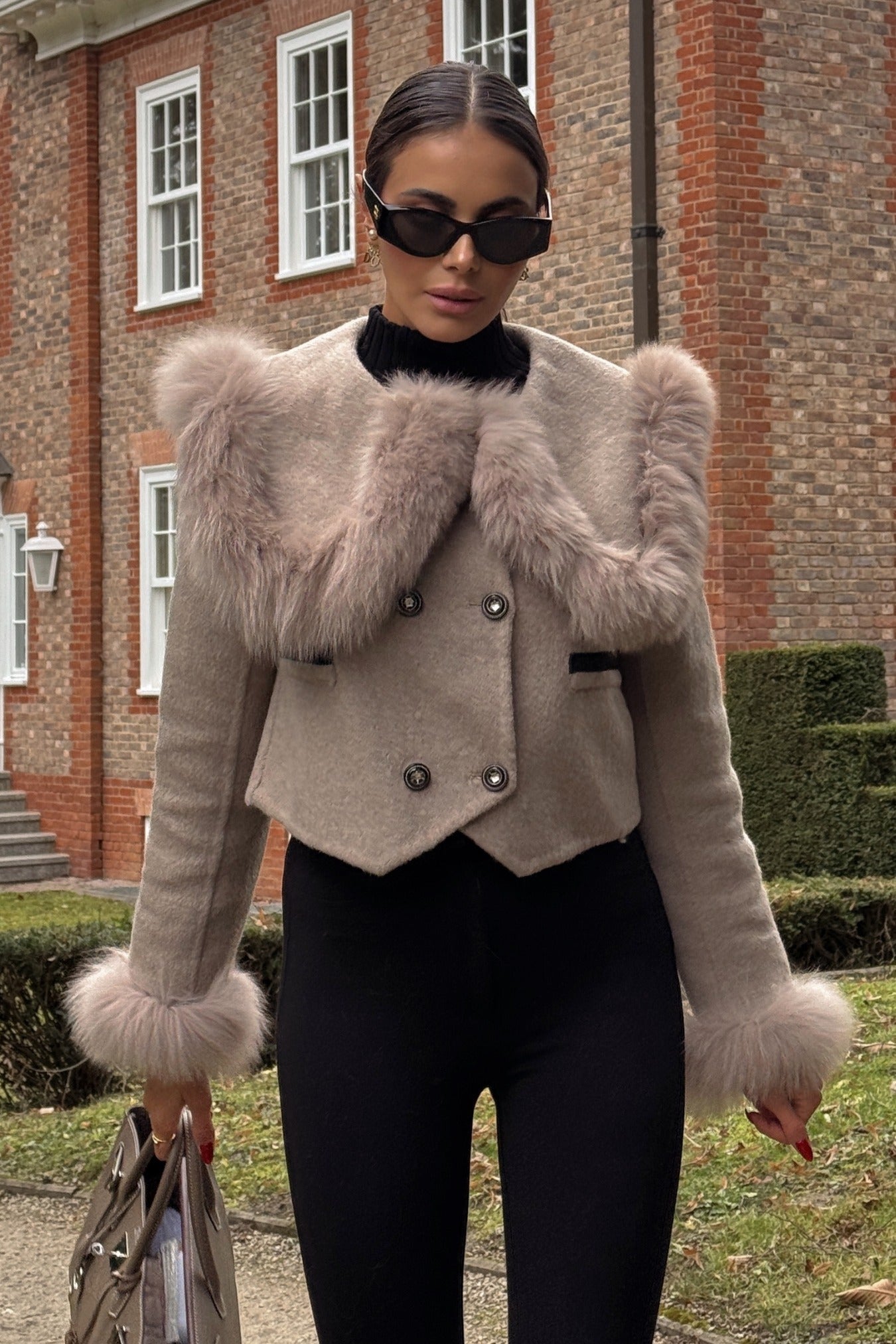 Veste Cropped Croisée à Double Boutonnage avec Ornement de Col en Fourrure - Marron