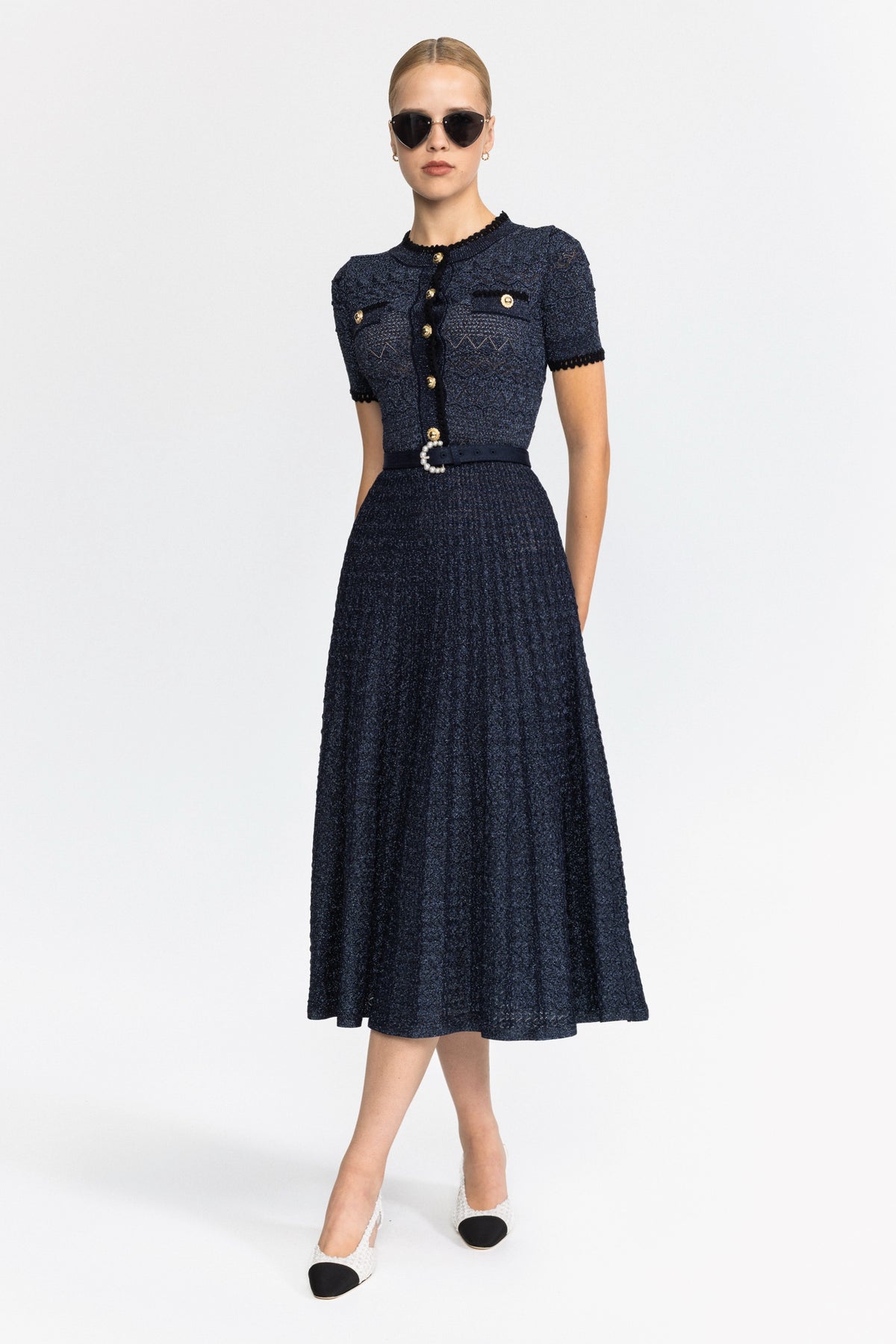 Robe midi ceinturée en maille pointelle métallisée - bleu marine
