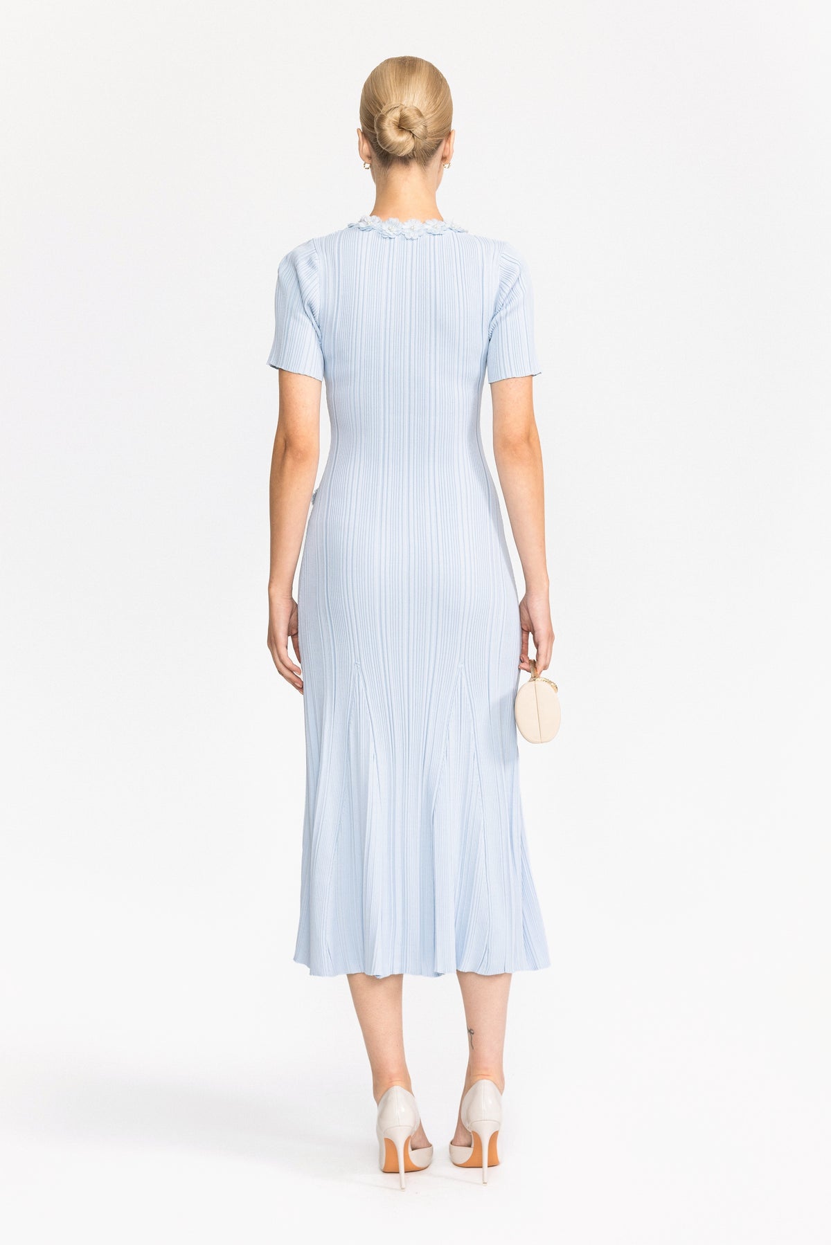 Robe midi en maille côtelée à appliqué fleur - Bleu clair