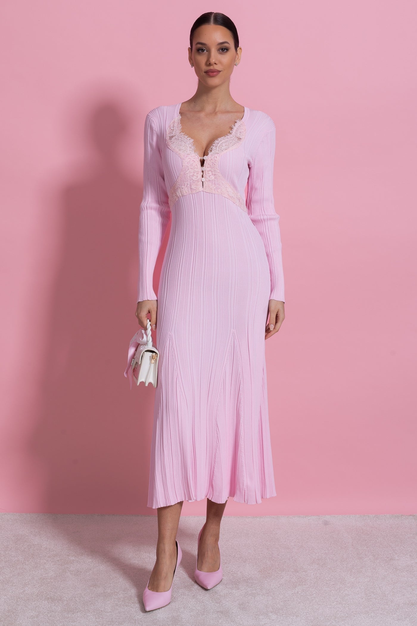 Robe midi à manches longues côtelées avec décolleté en V orné de dentelle - Baby Pink