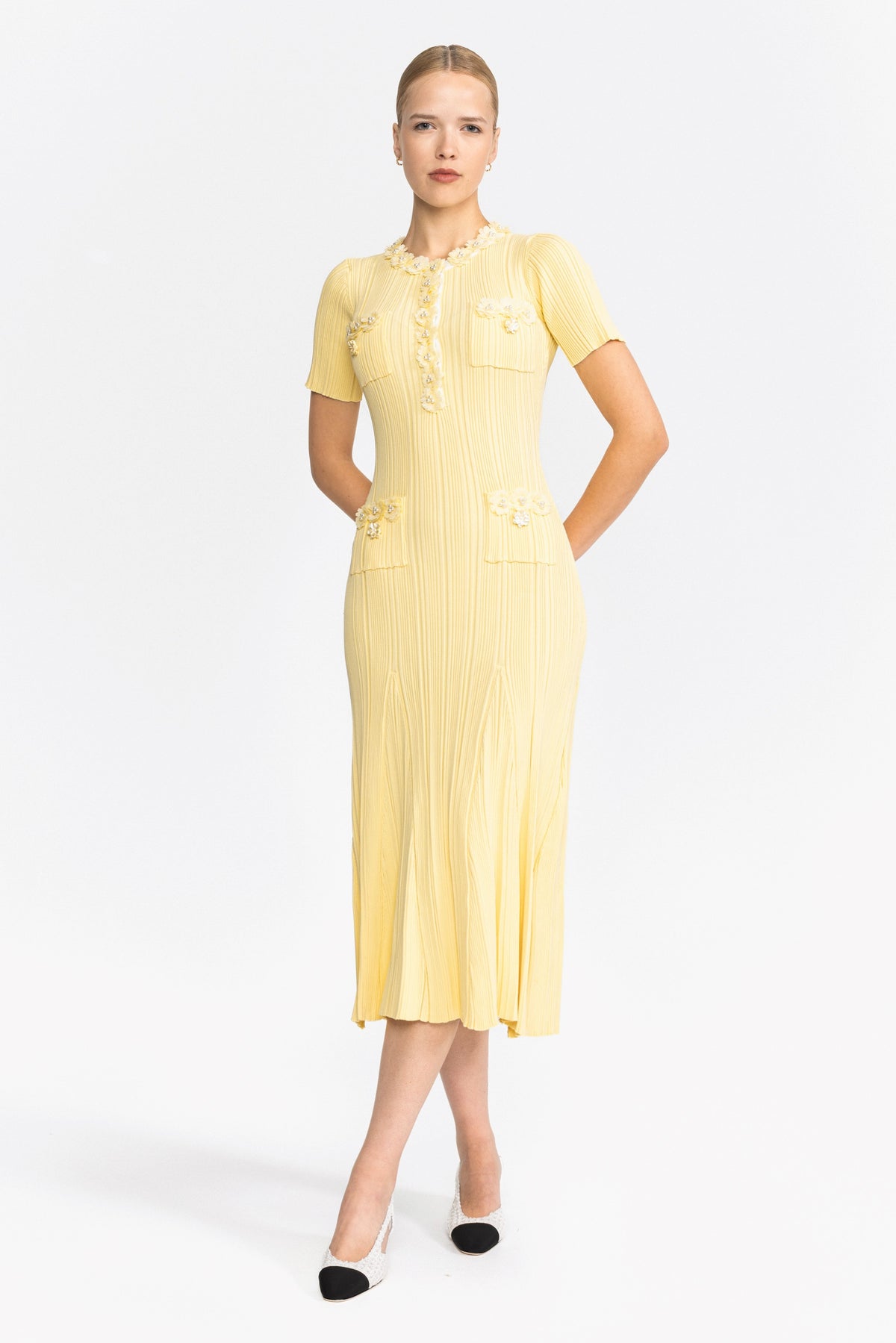 Robe midi en maille côtelée à fleurs appliquées - jaune