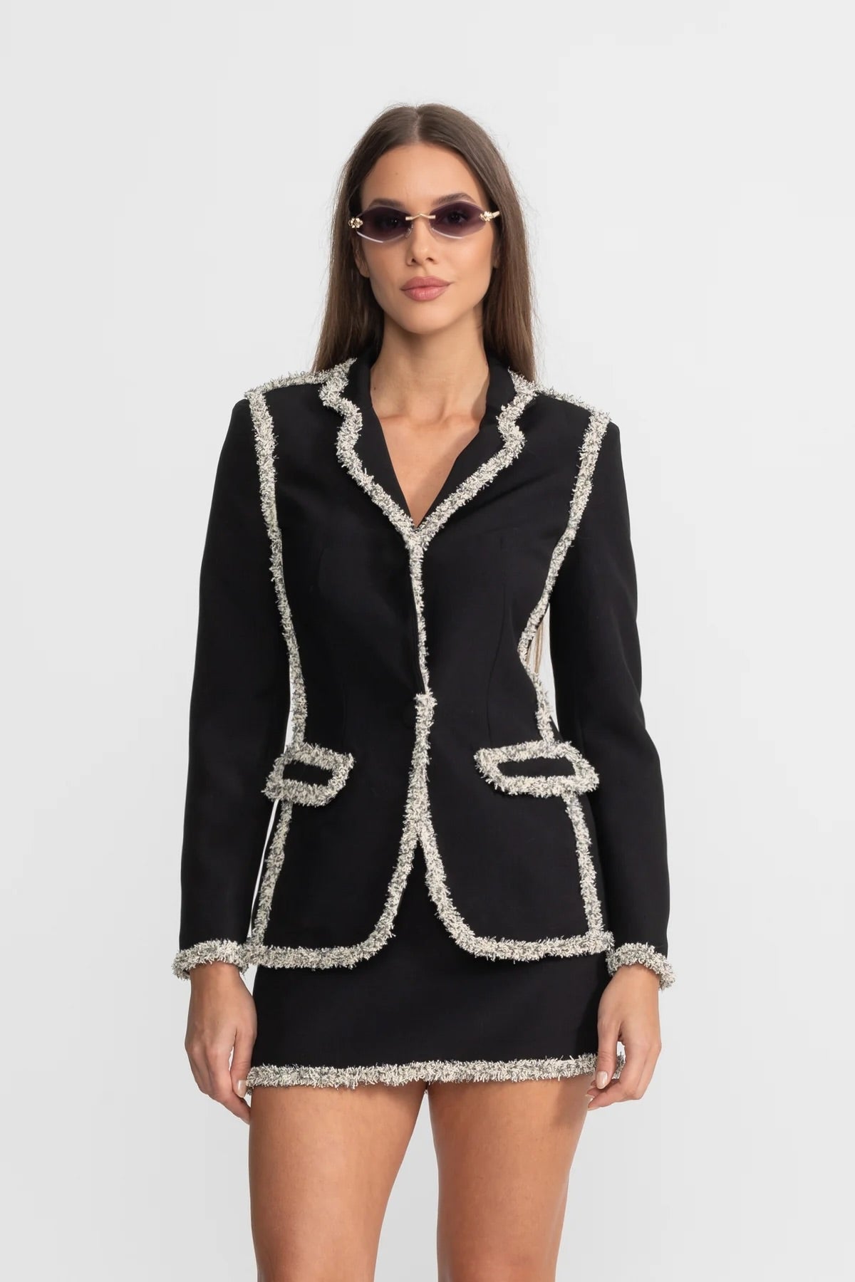 Ensemble en tweed avec blazer à bordure scintillante et mini-jupe assortie - Noir
