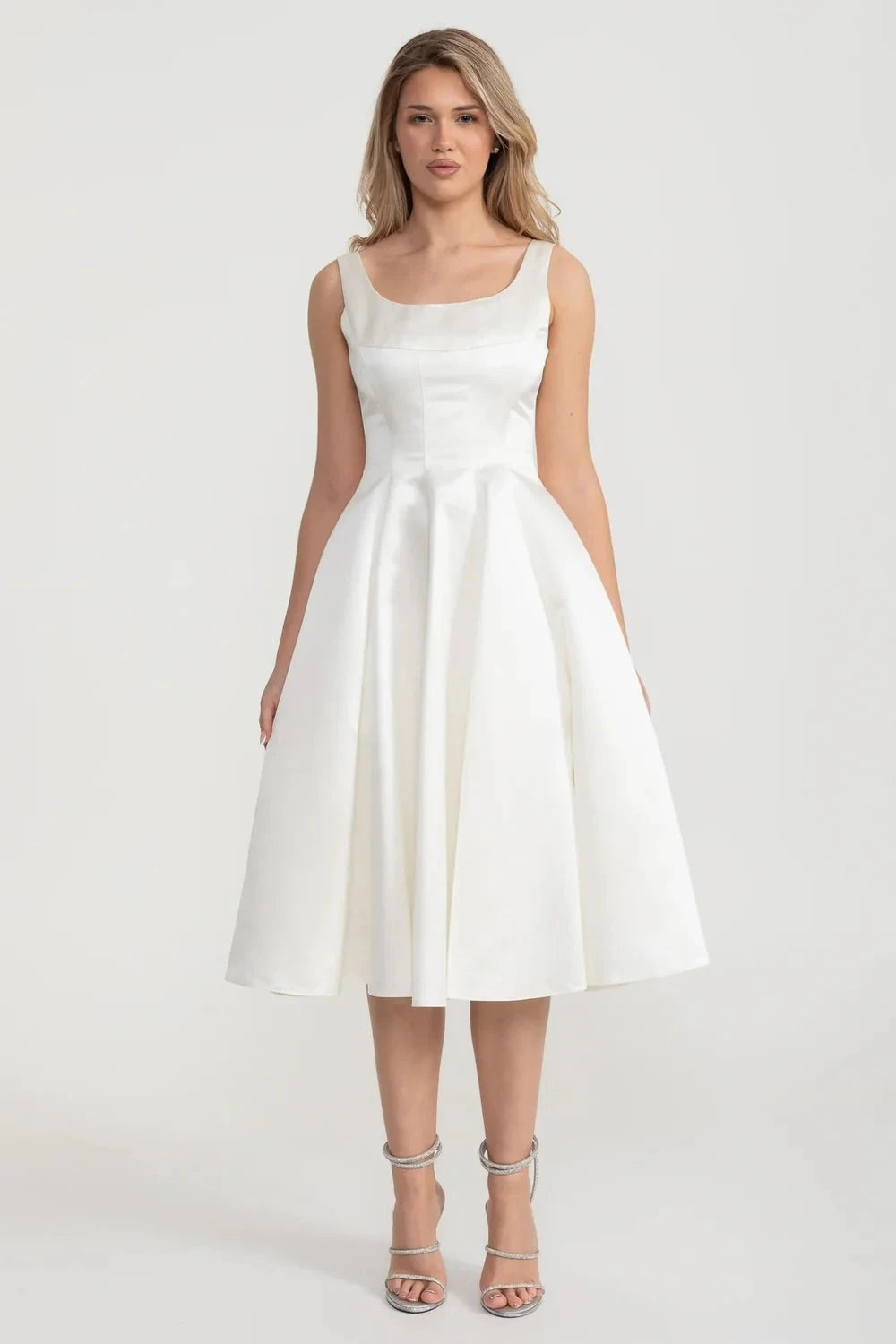 Robe élégante en ligne A sans manches avec corsage ajusté et jupe évasée gracieuse - Blanc