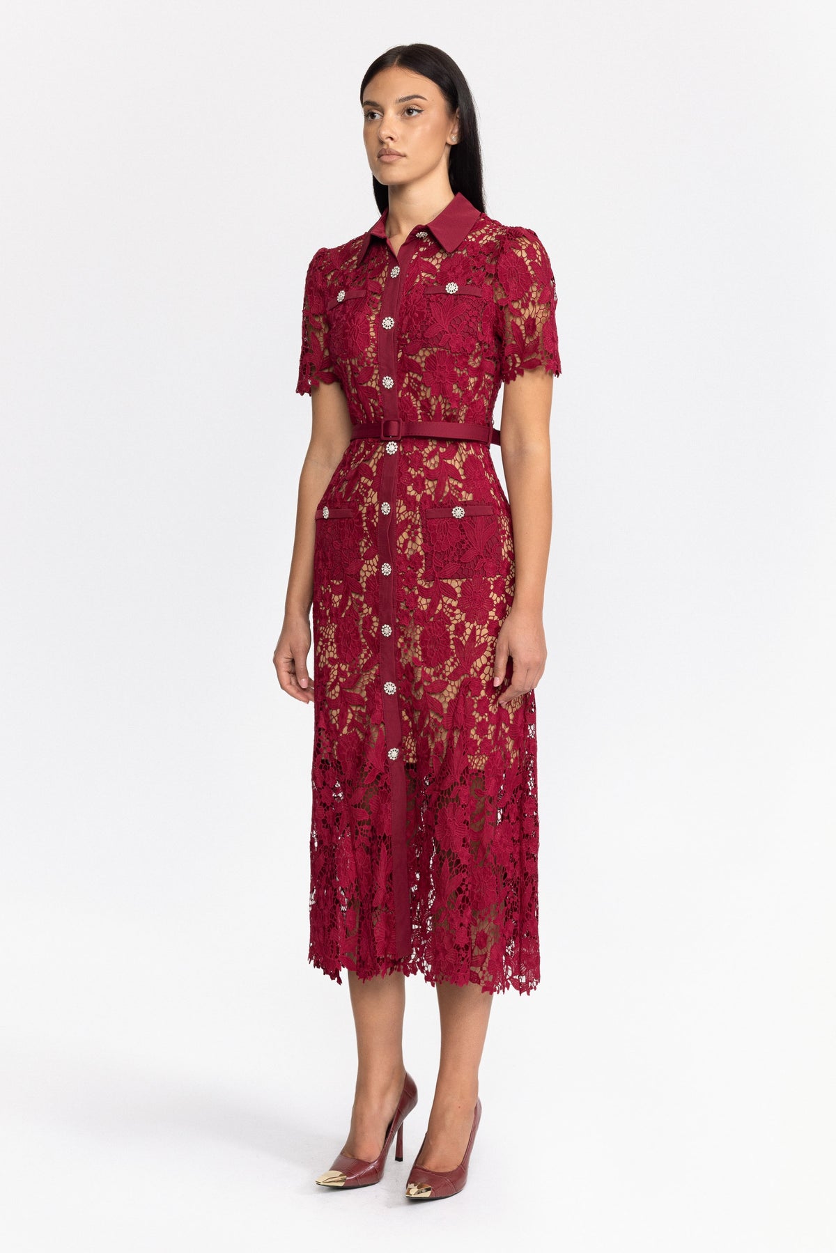Robe chemise midi en guipure à boutons bijoux - Wine