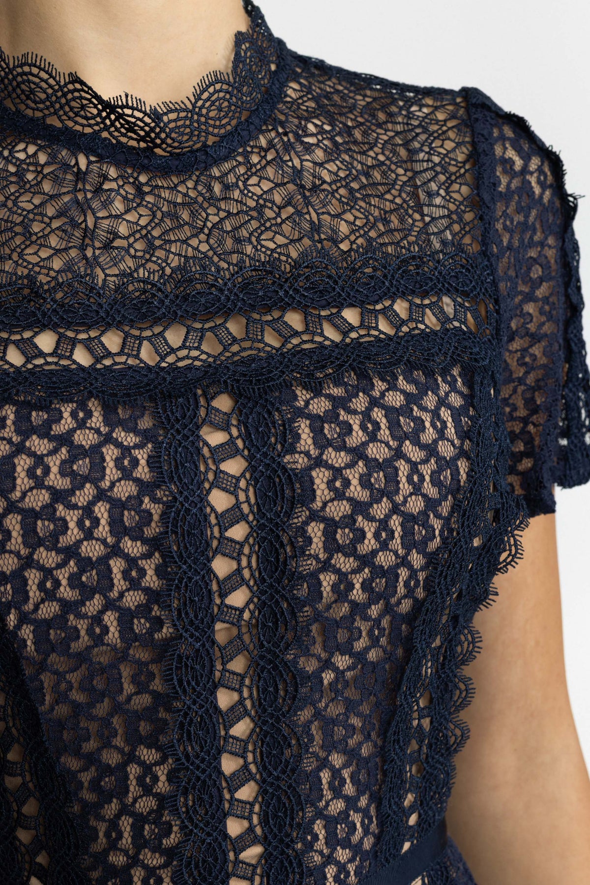 Robe midi à volants en dentelle à empiècements - bleu marine