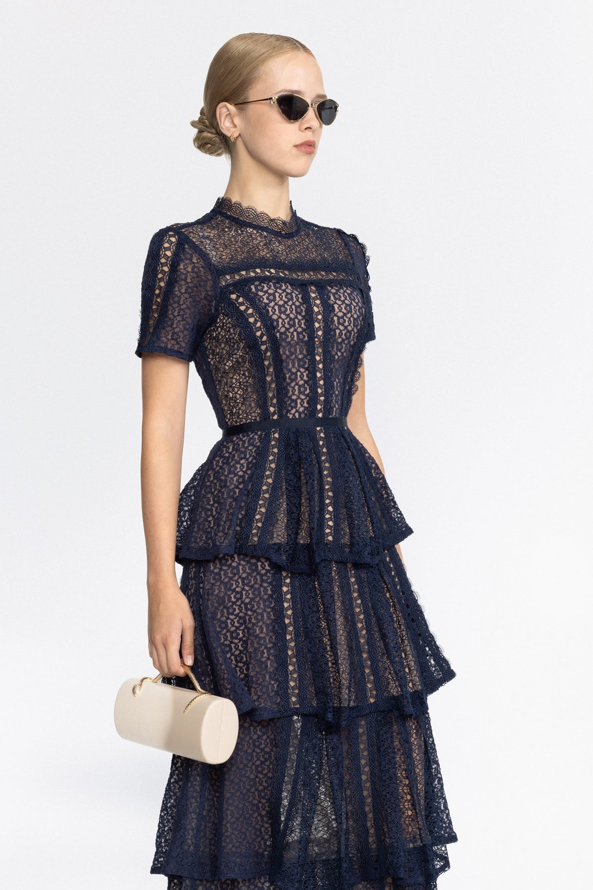 Robe midi à volants en dentelle à empiècements - bleu marine