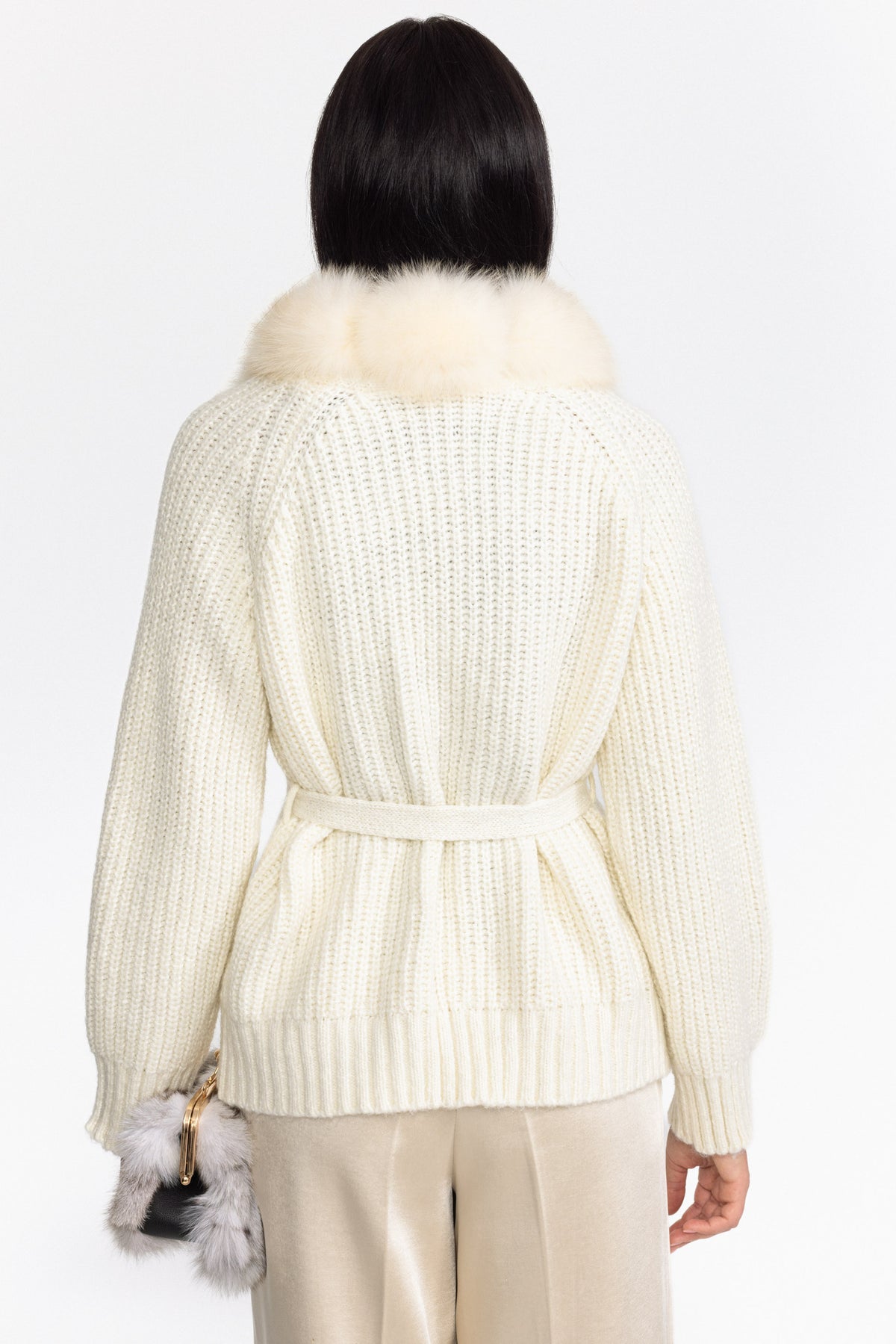 Cardigan ceinturé en grosse maille à col en fourrure de renard - blanc cassé