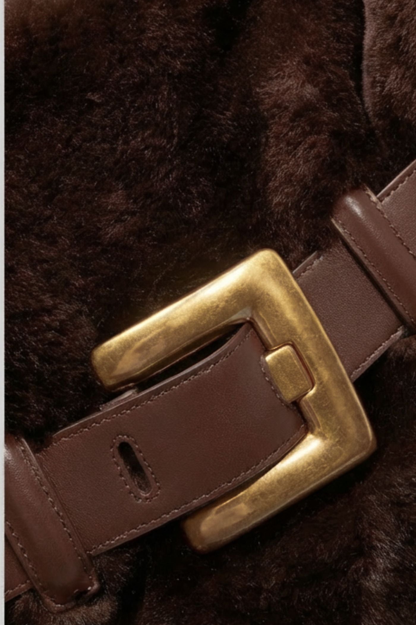 Sac à main en fausse fourrure avec détail boucle de ceinture – Marron