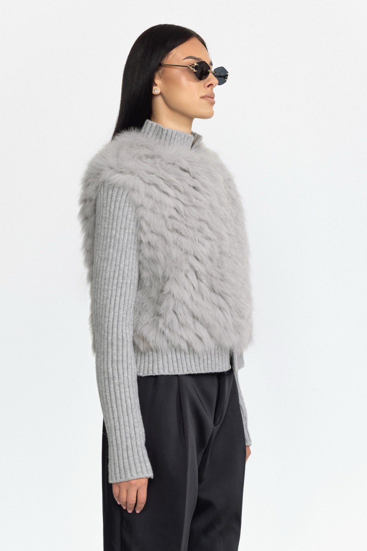 Veste en fourrure de renard tricotée avec manches en maille côtelée - Gris