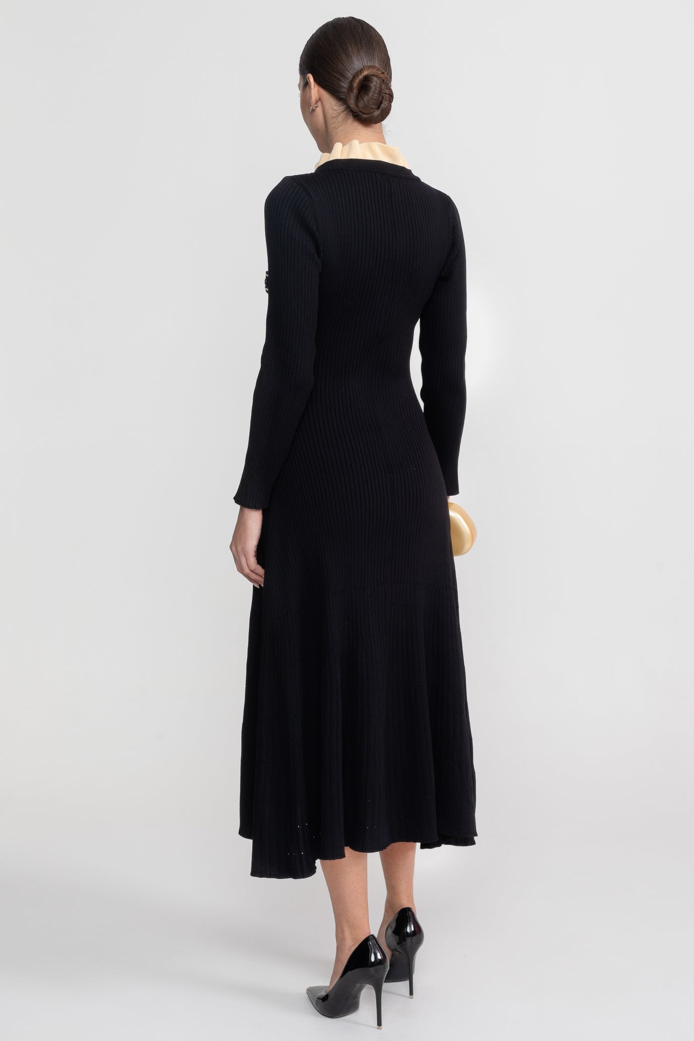 Robe midi à manches longues avec patte de boutonnage frontale et bordure de poche contrastée - Noir