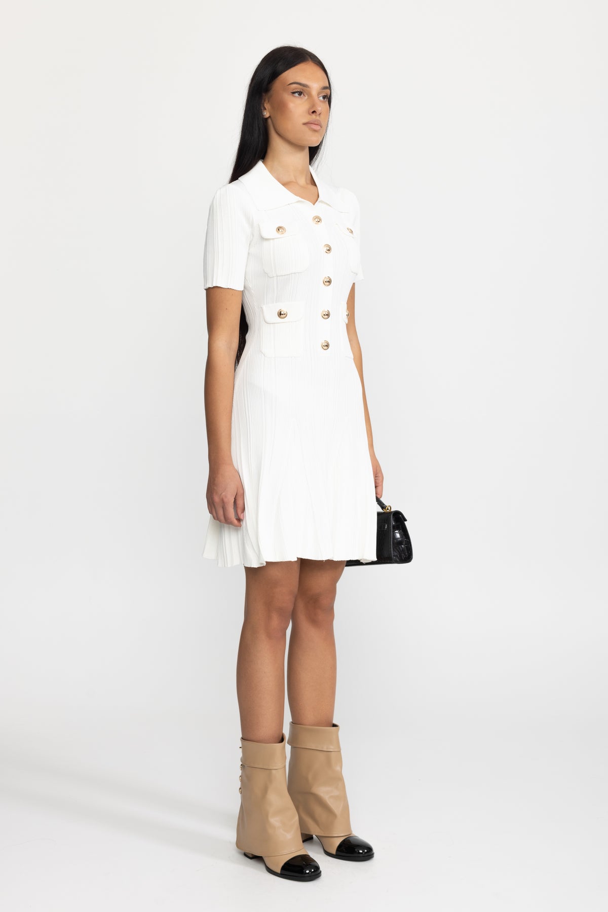 Mini-robe en maille côtelée à col polo et boutons dorés - Blanc