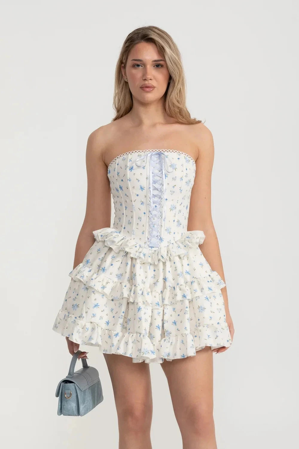 Robe mini corset avec détail de laçage ruban et jupe à volants multi-couches - Blanc/Bleu