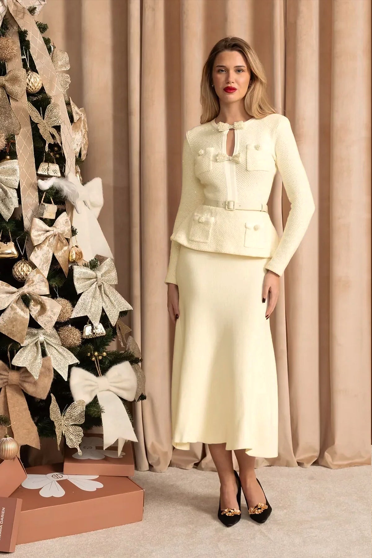 Robe midi en maille à basque en tweed – Ivoire