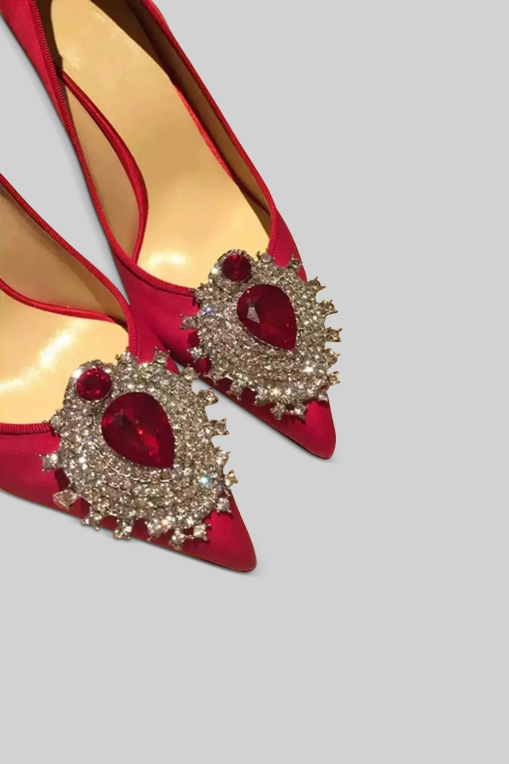Escarpin en satin avec détail diamant - Rouge