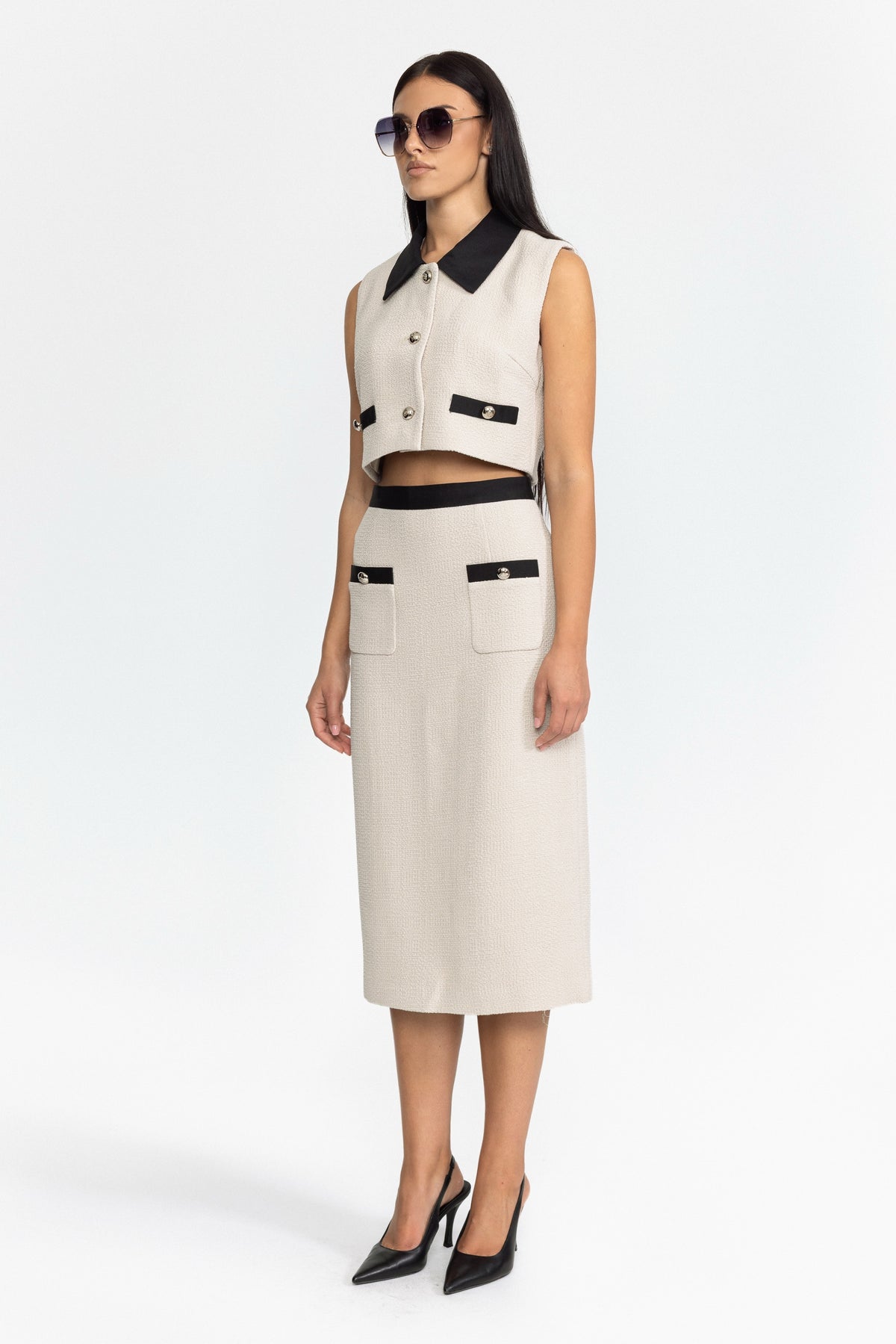 Ensemble top court en tweed à col contrastant et jupe midi - blanc cassé