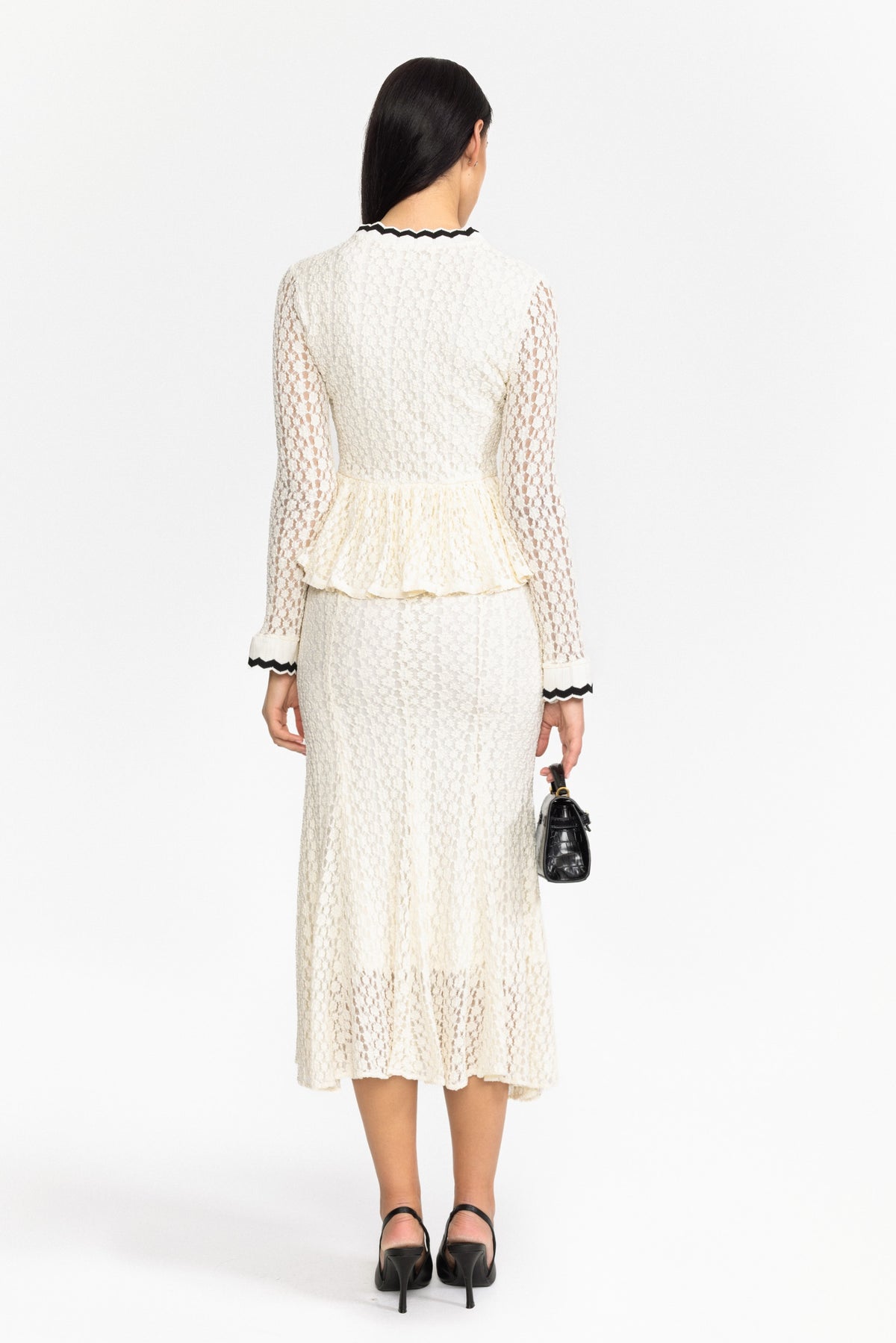 Robe midi en maille crochet à basque avec finitions croquet - blanc cassé
