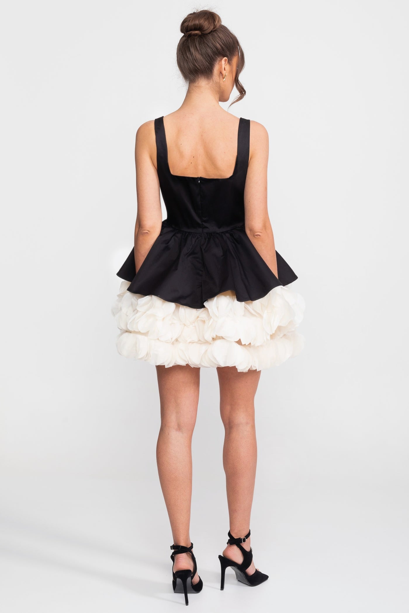 Robe courte bustier avec encolure carrée et sous-jupe volantée - Noir