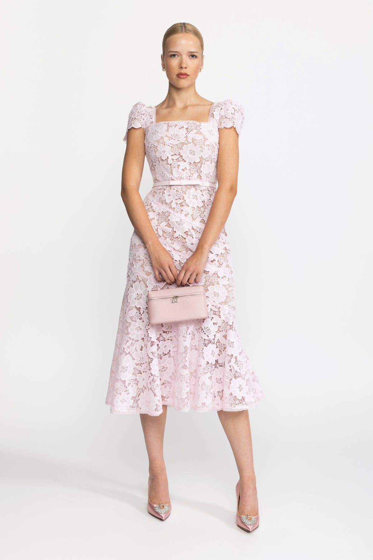Robe midi en dentelle guipure à manches bouffantes - rose