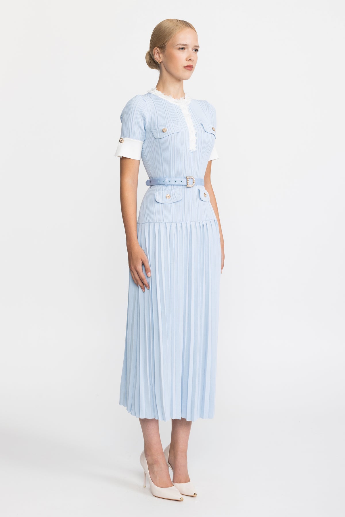 Robe midi en maille plissée à finitions volantées - bleu clair