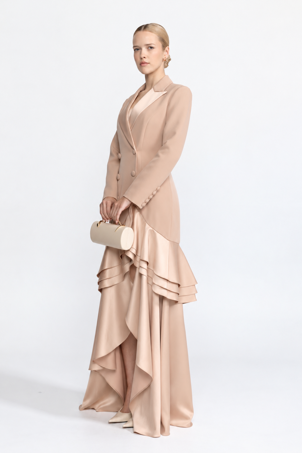 Robe longue blazer croisée à ourlet volanté en satin - beige