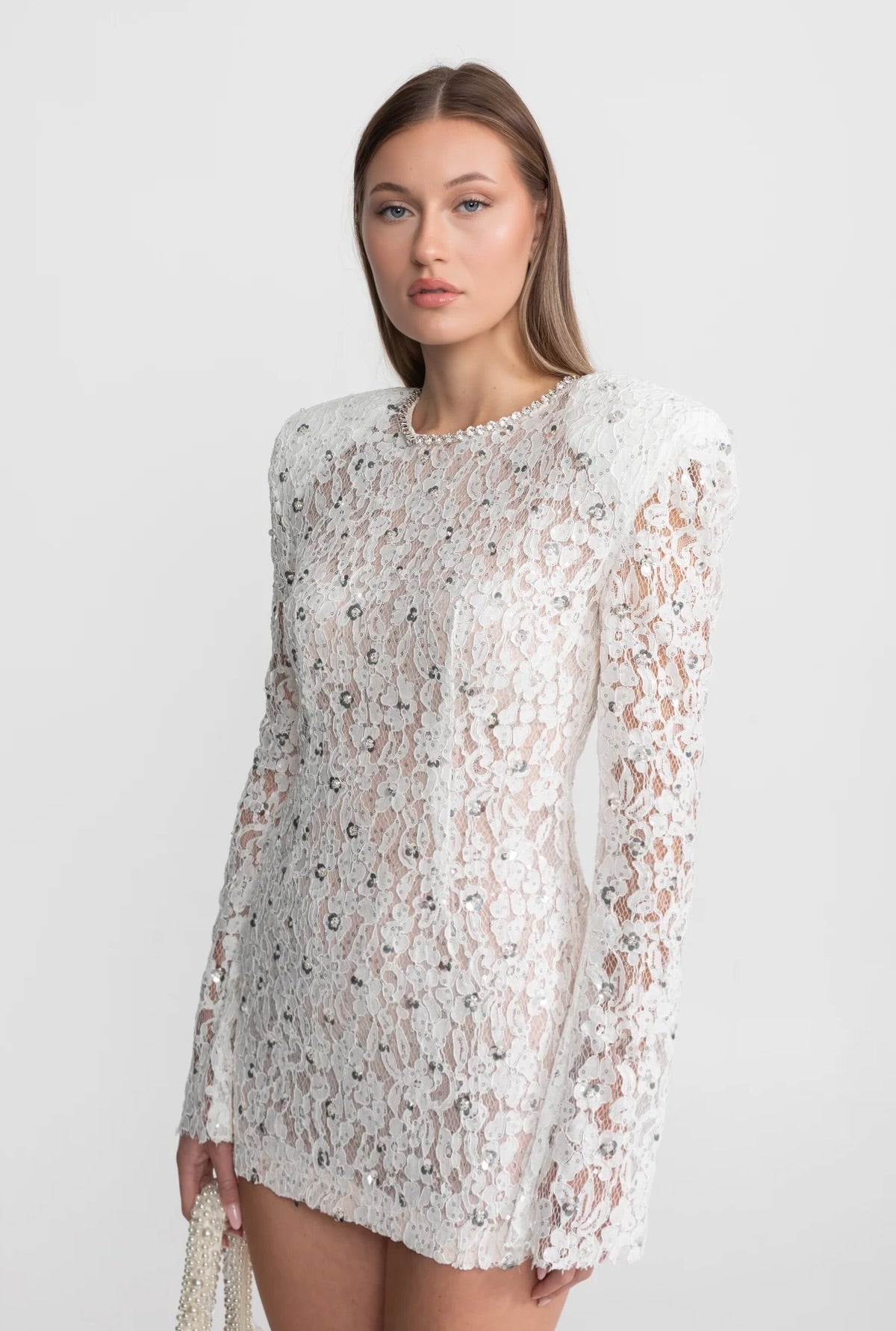Robe Mini en Dentelle à Sequins avec Épaules Structurées – Blanc