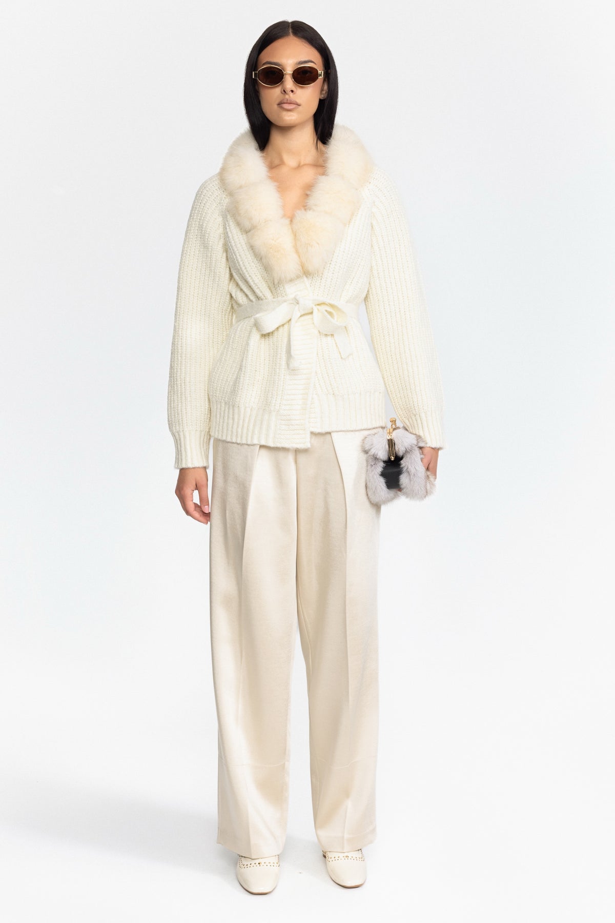 Cardigan ceinturé en grosse maille à col en fourrure de renard - blanc cassé