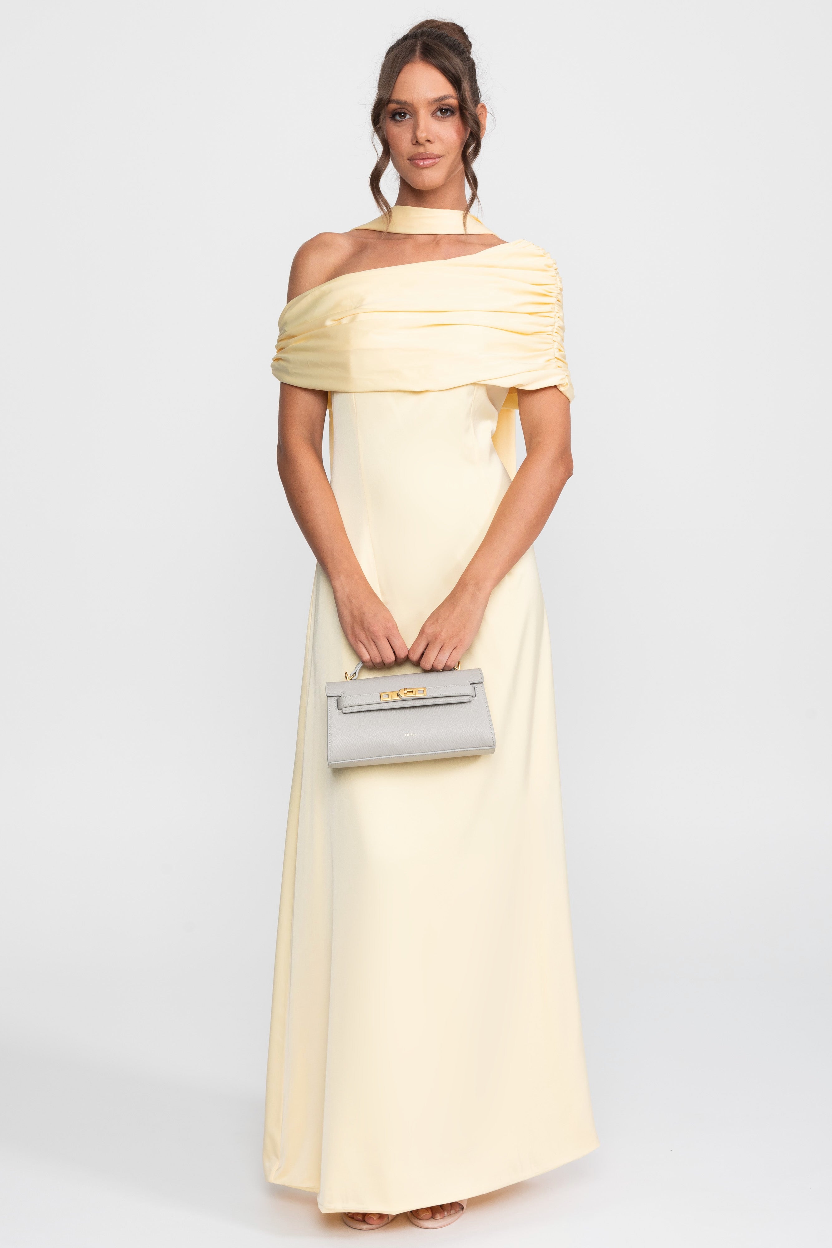 Robe en satin drapée à une épaule avec effet portefeuille froncé - Jaune