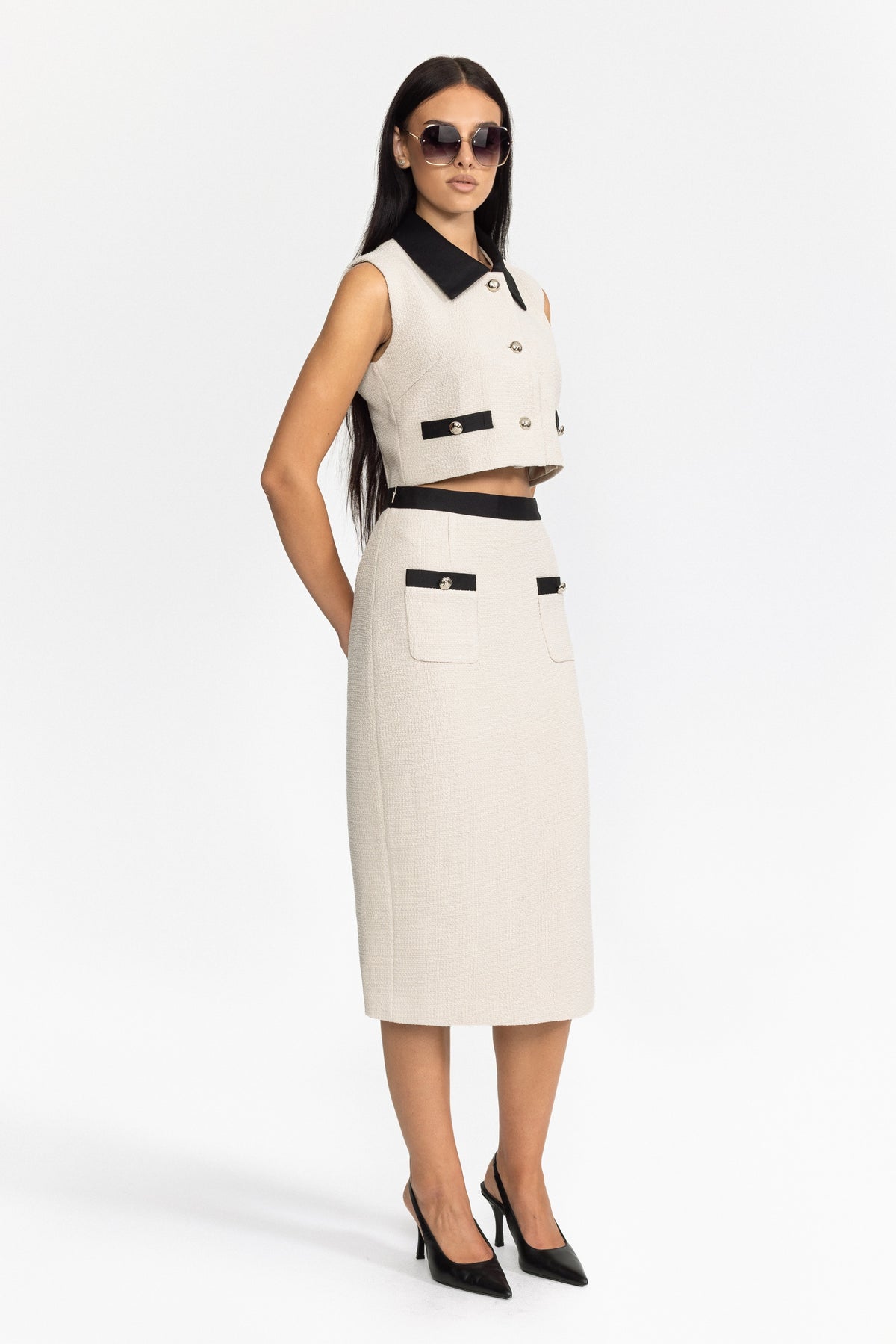 Ensemble top court en tweed à col contrastant et jupe midi - blanc cassé