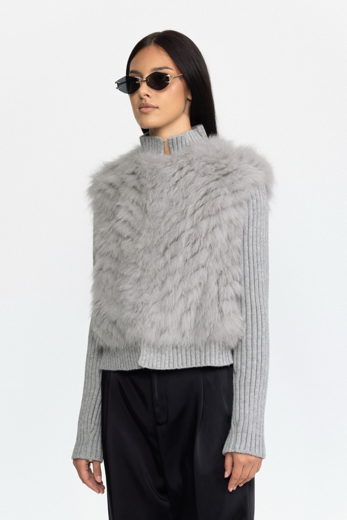 Veste en fourrure de renard tricotée avec manches en maille côtelée - Gris