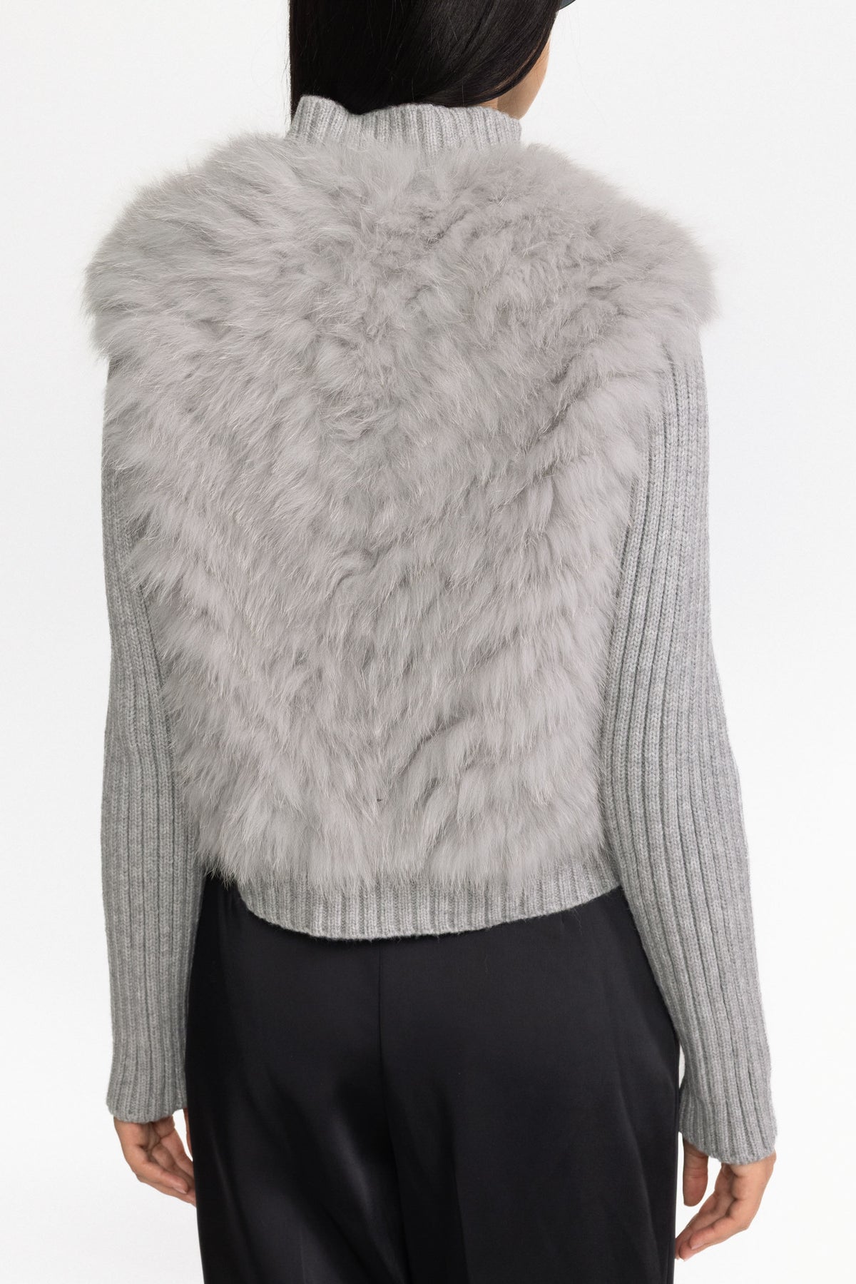 Veste en fourrure de renard tricotée avec manches en maille côtelée - Gris