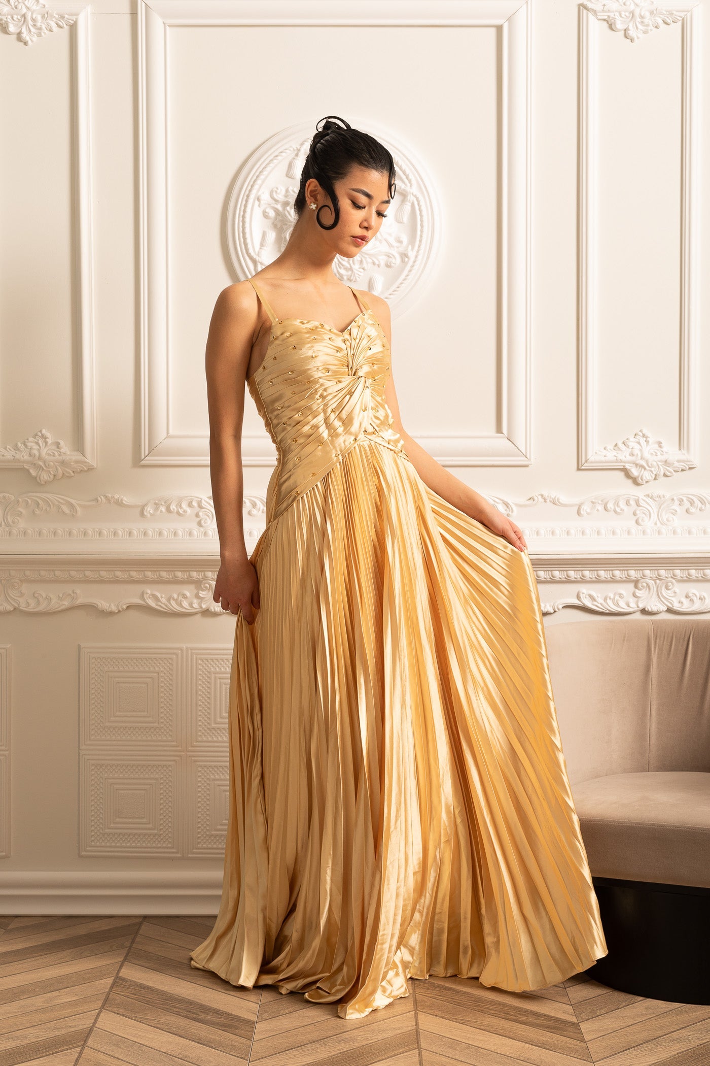 Robe Cascade avec Détail en Dentelle au Dos - Or