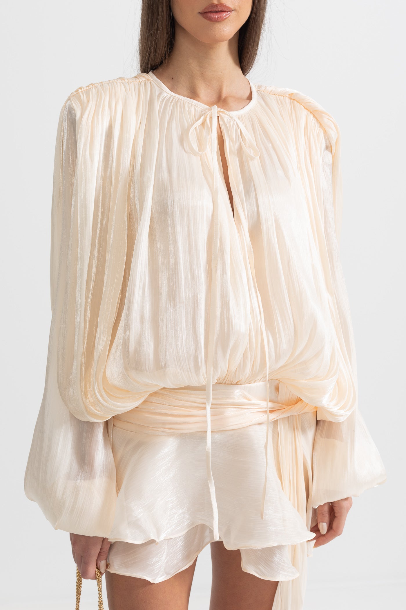 Robe courte à manches longues volantées avec silhouette fluide - Abricot
