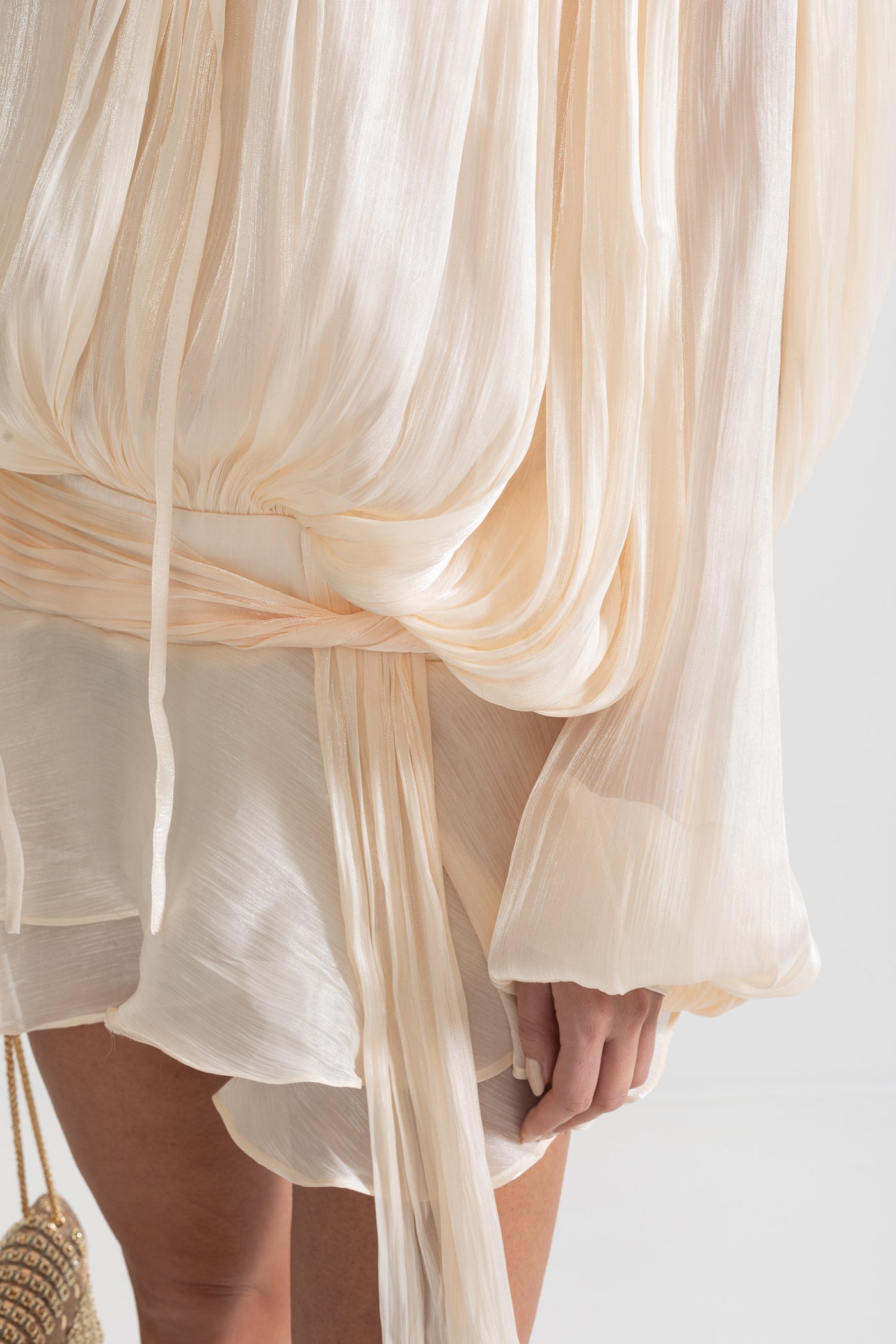 Robe courte à manches longues volantées avec silhouette fluide - Abricot