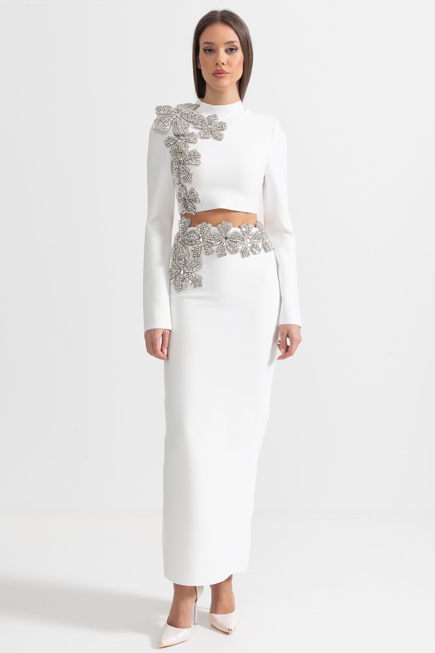 Ensemble 2 pièces à accent de fleur en diamant avec haut à manches longues et jupe maxi - Blanc